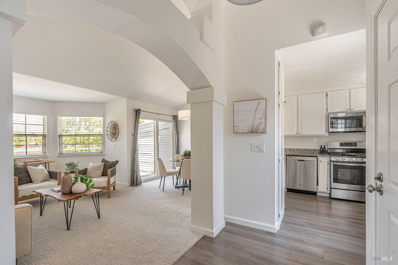 Detail Gallery Image 5 of 44 For 45 Mariners Cir, San Rafael,  CA 94903 - 3 Beds | 2 Baths