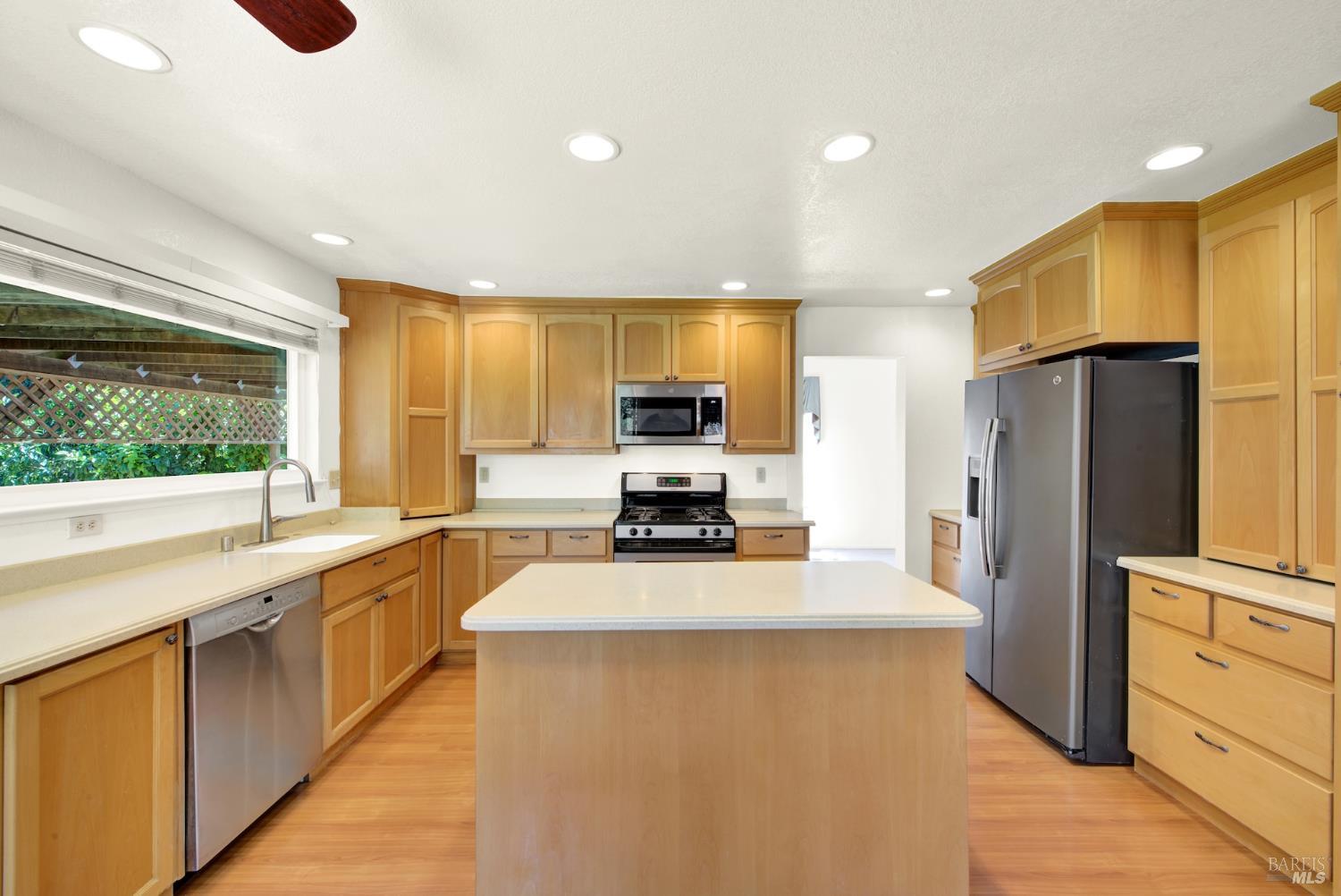 Detail Gallery Image 30 of 93 For 242 Rosita Ct, Vacaville,  CA 95687 - 4 Beds | 2/1 Baths
