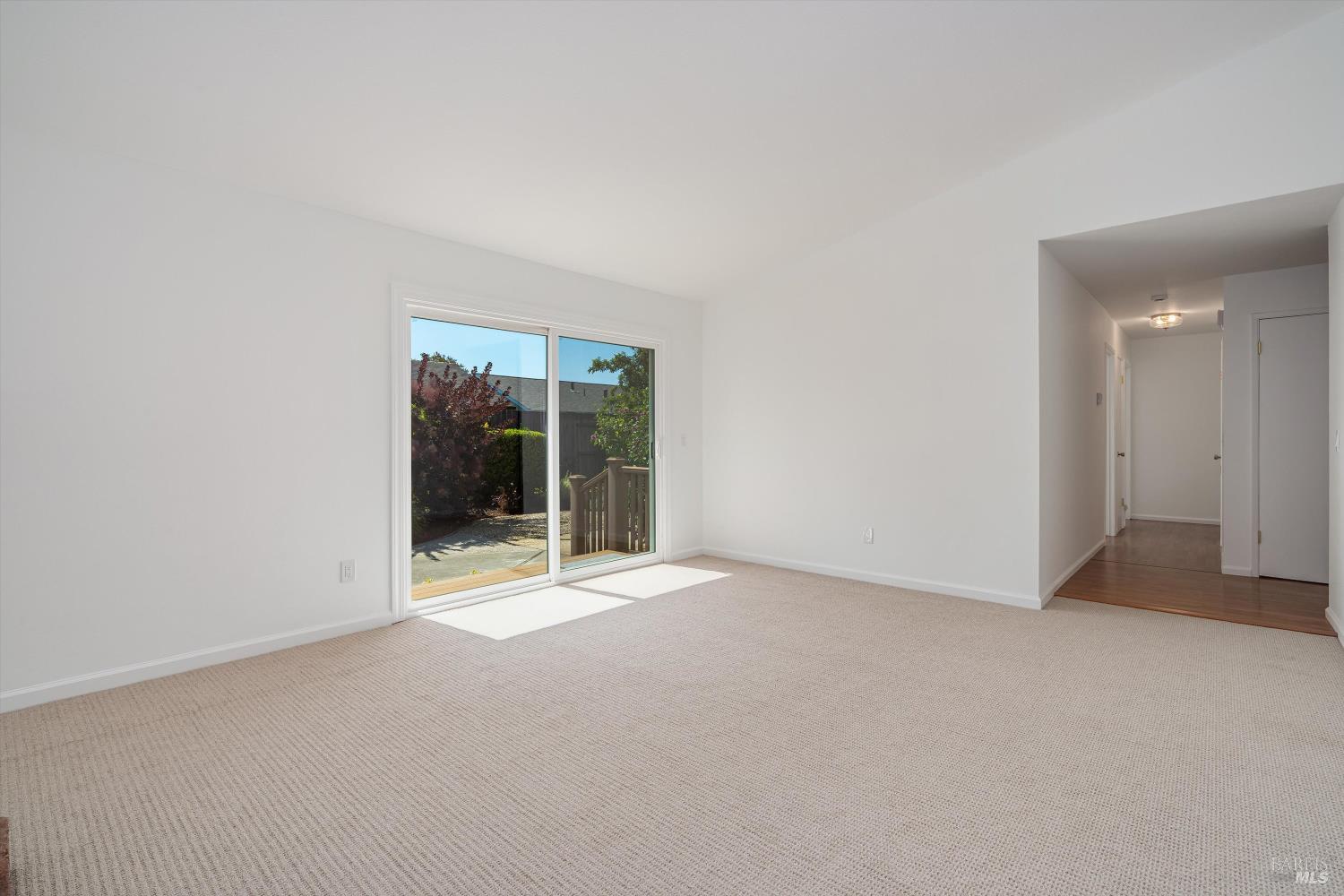 Detail Gallery Image 15 of 40 For 985 Elizabeth Ave, Rohnert Park,  CA 94928 - 3 Beds | 2 Baths