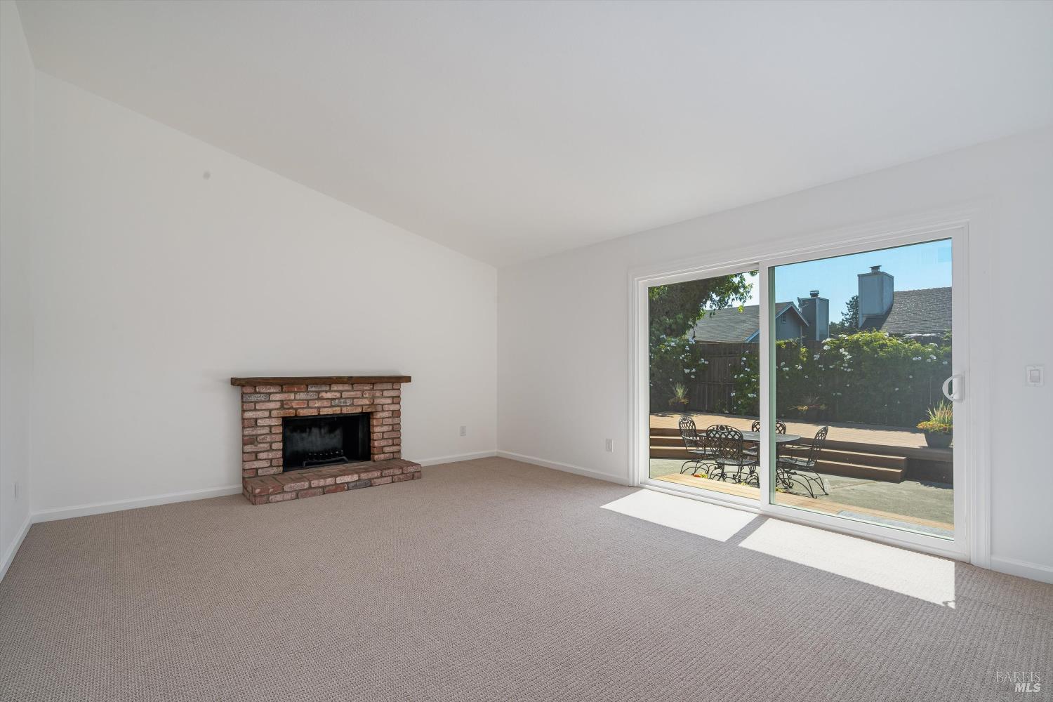 Detail Gallery Image 14 of 40 For 985 Elizabeth Ave, Rohnert Park,  CA 94928 - 3 Beds | 2 Baths