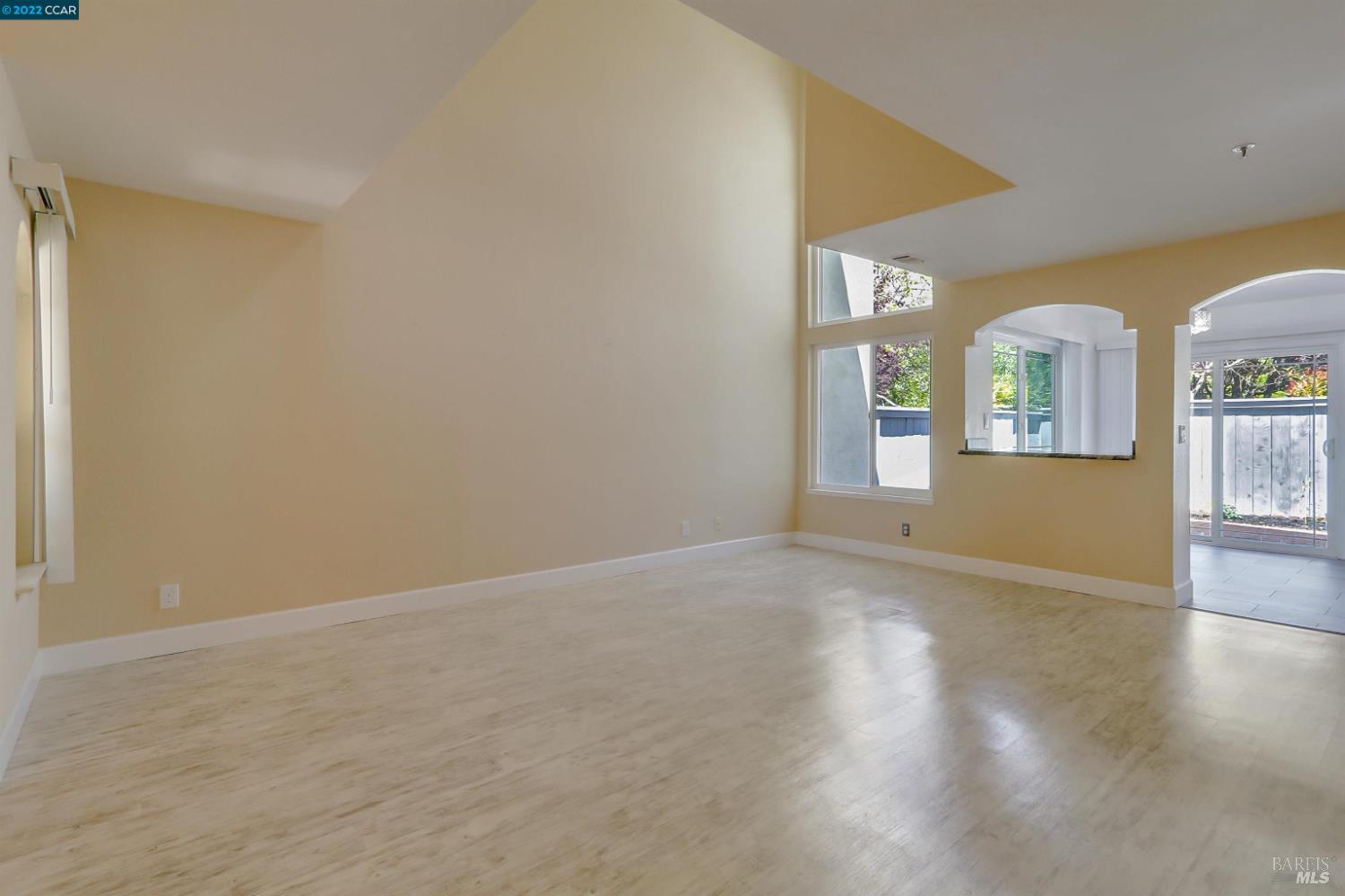 Detail Gallery Image 7 of 39 For 28 Shoal Dr, Vallejo,  CA 94591 - 3 Beds | 2/1 Baths