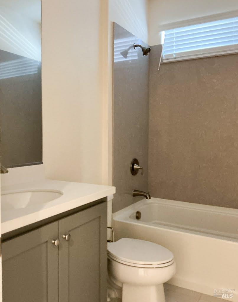 Detail Gallery Image 4 of 17 For 1329 Calabazas Dr, Windsor,  CA 95492 - 3 Beds | 2 Baths
