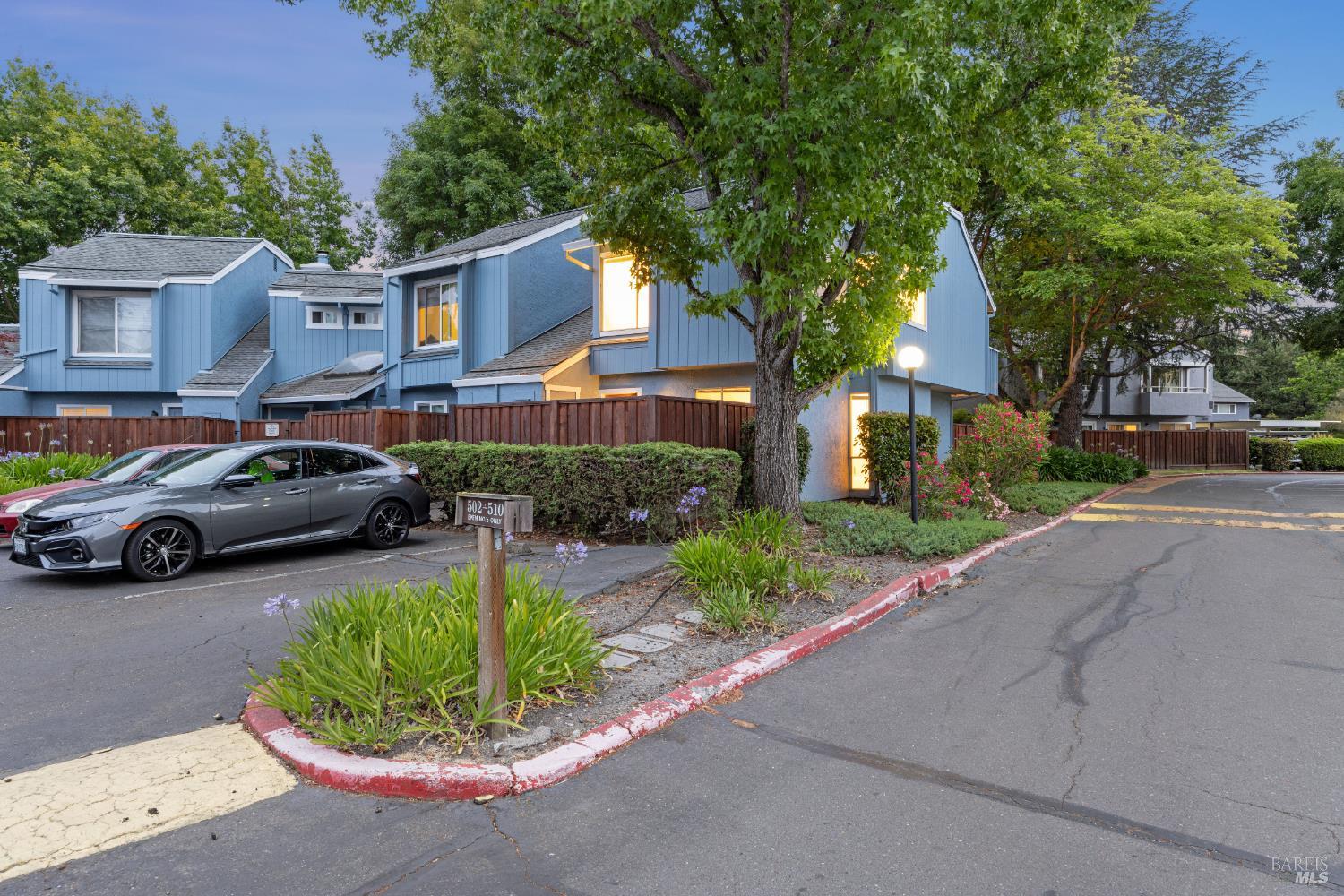 Detail Gallery Image 2 of 56 For 510 Racquet Club Cir, Rohnert Park,  CA 94928 - 3 Beds | 1/1 Baths