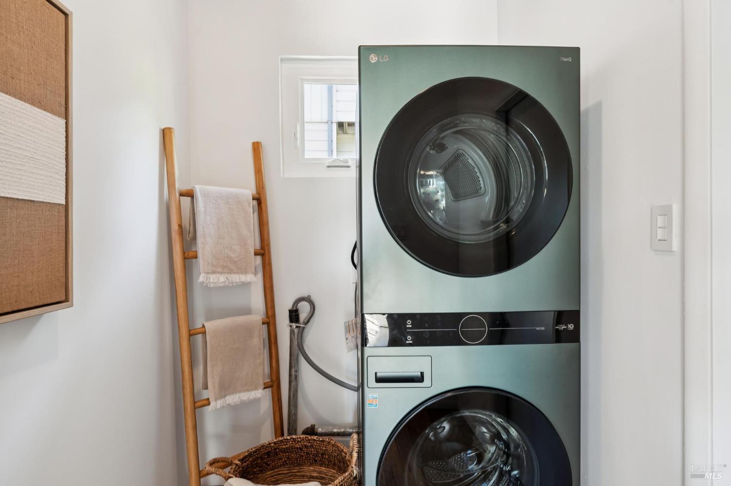Detail Gallery Image 31 of 35 For 715 Alta Vista Rd, Mill Valley,  CA 94941 - 2 Beds | 1 Baths