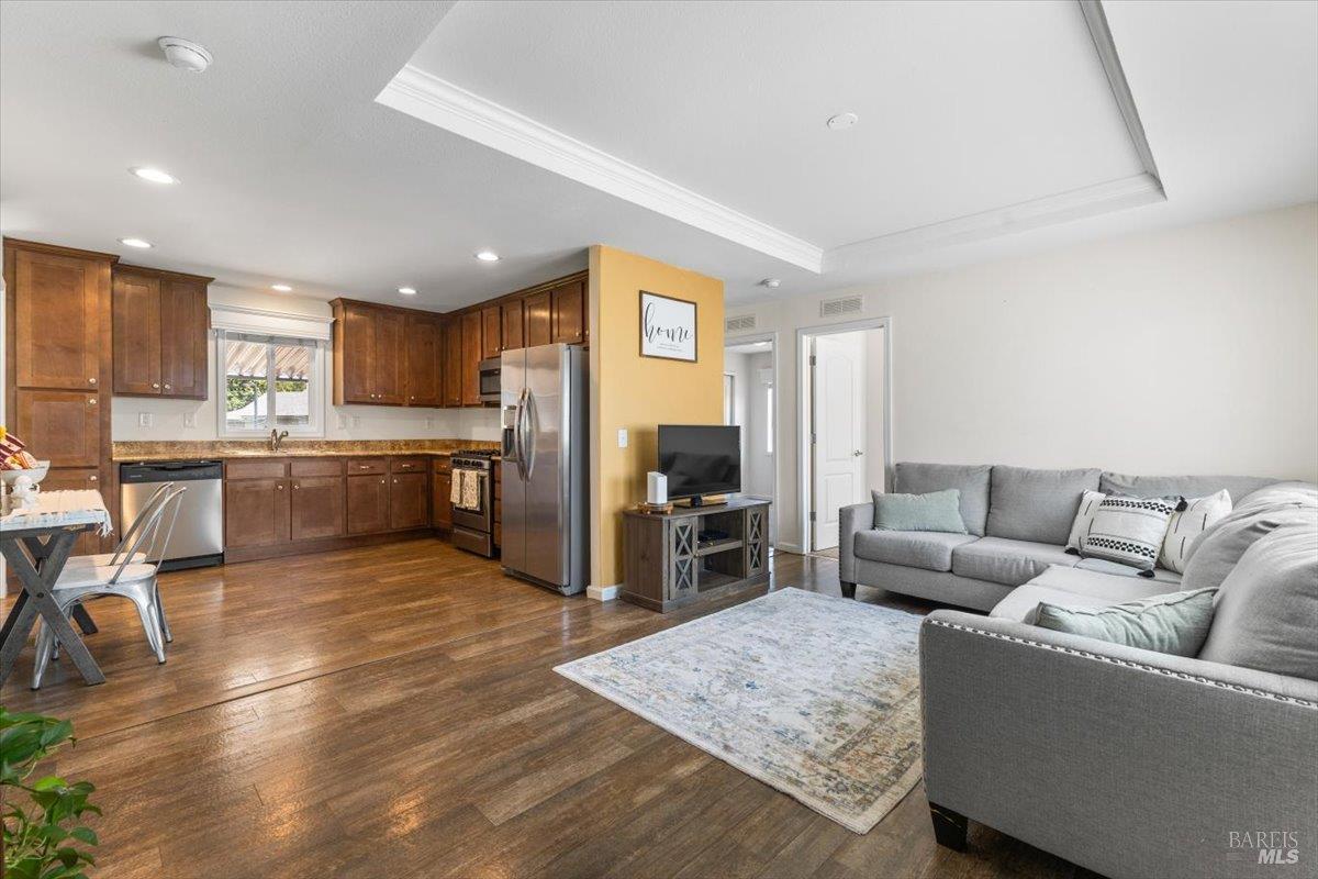 Detail Gallery Image 2 of 10 For 89 Oriole Way, Santa Rosa,  CA 95409 - 3 Beds | 2 Baths