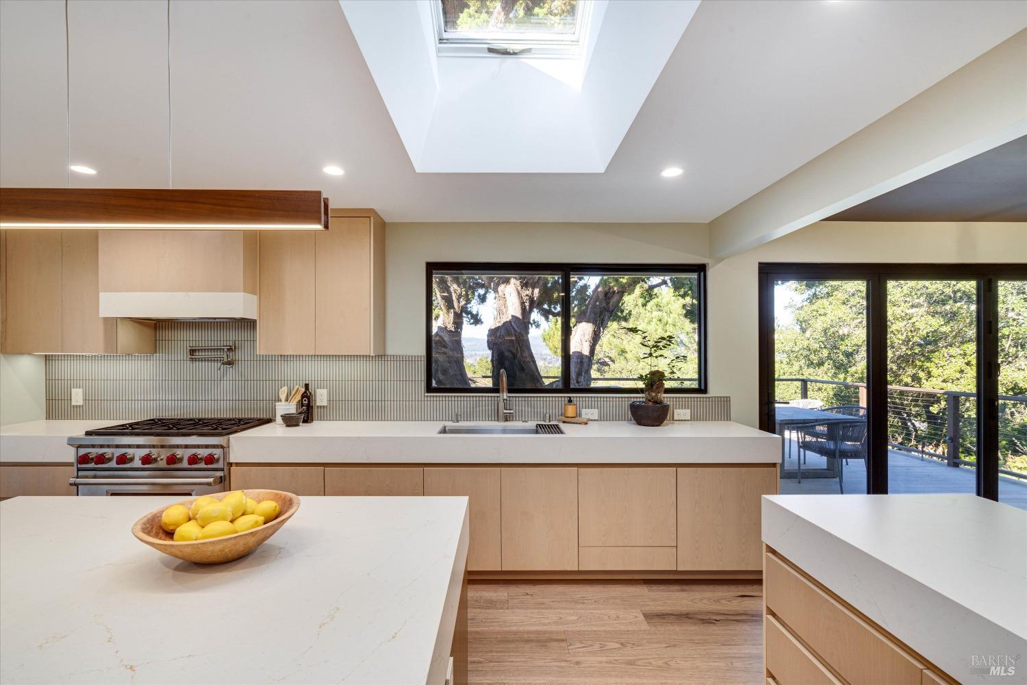 Detail Gallery Image 14 of 35 For 7 Lutge Ct, Napa,  CA 94559 - 4 Beds | 3/1 Baths