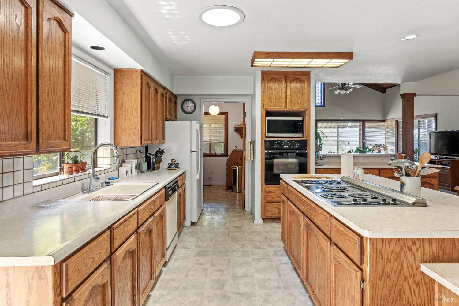 Detail Gallery Image 13 of 35 For 3300 Mill Creek Rd, Ukiah,  CA 95482 - 3 Beds | 2 Baths