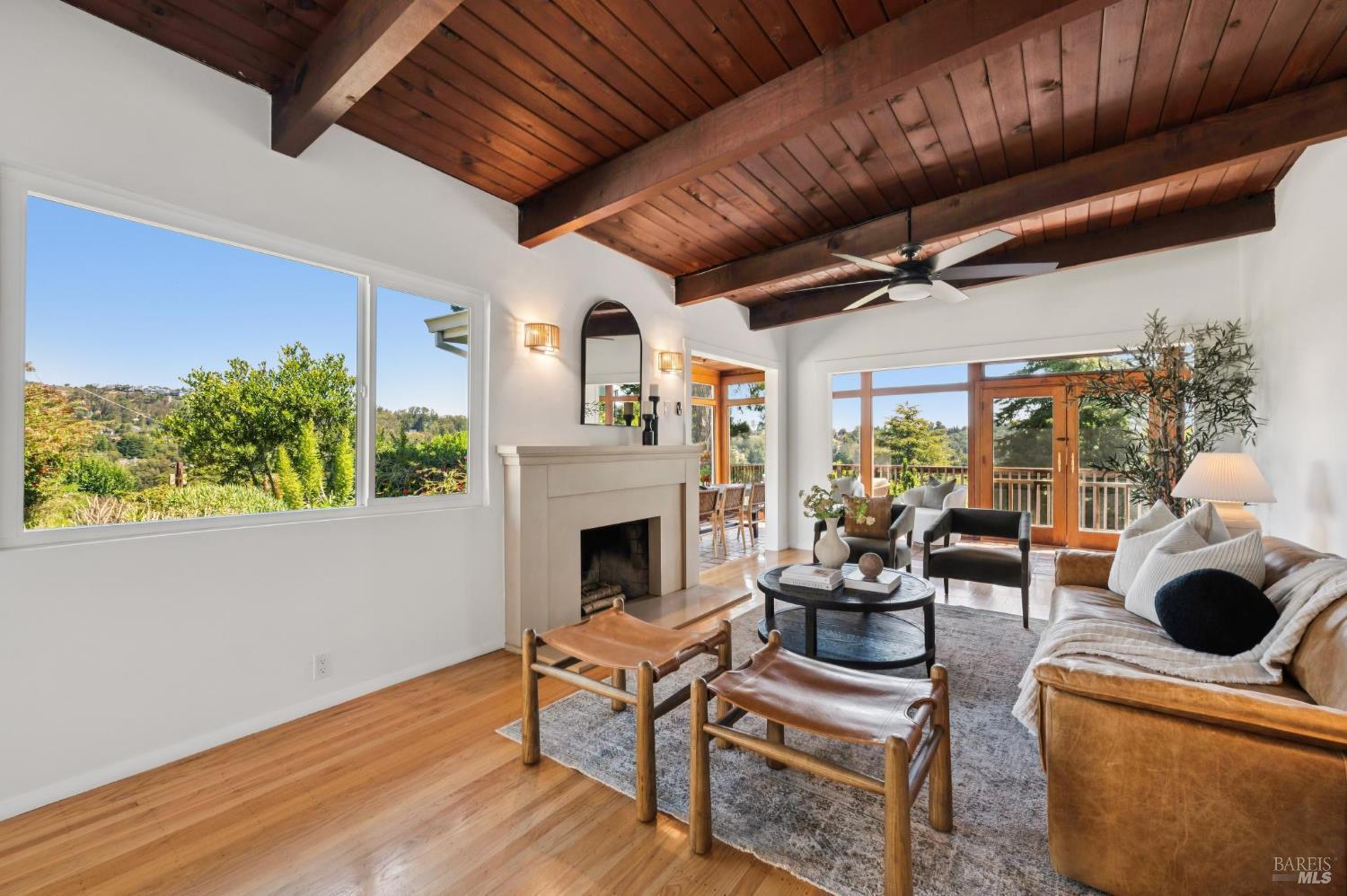Detail Gallery Image 2 of 35 For 715 Alta Vista Rd, Mill Valley,  CA 94941 - 2 Beds | 1 Baths