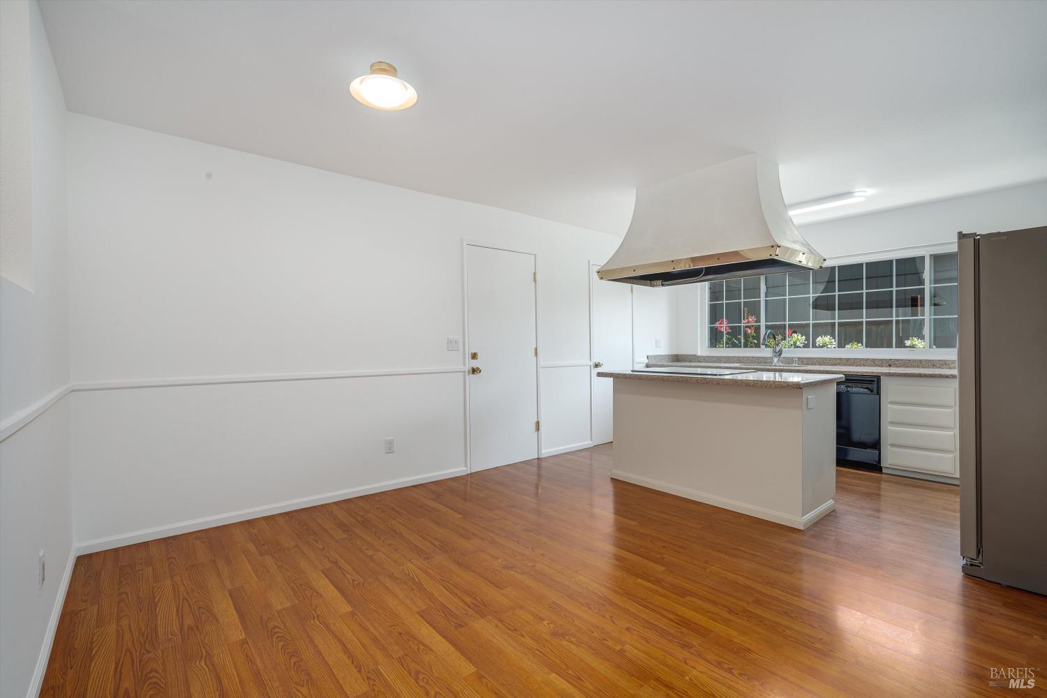 Detail Gallery Image 6 of 40 For 985 Elizabeth Ave, Rohnert Park,  CA 94928 - 3 Beds | 2 Baths