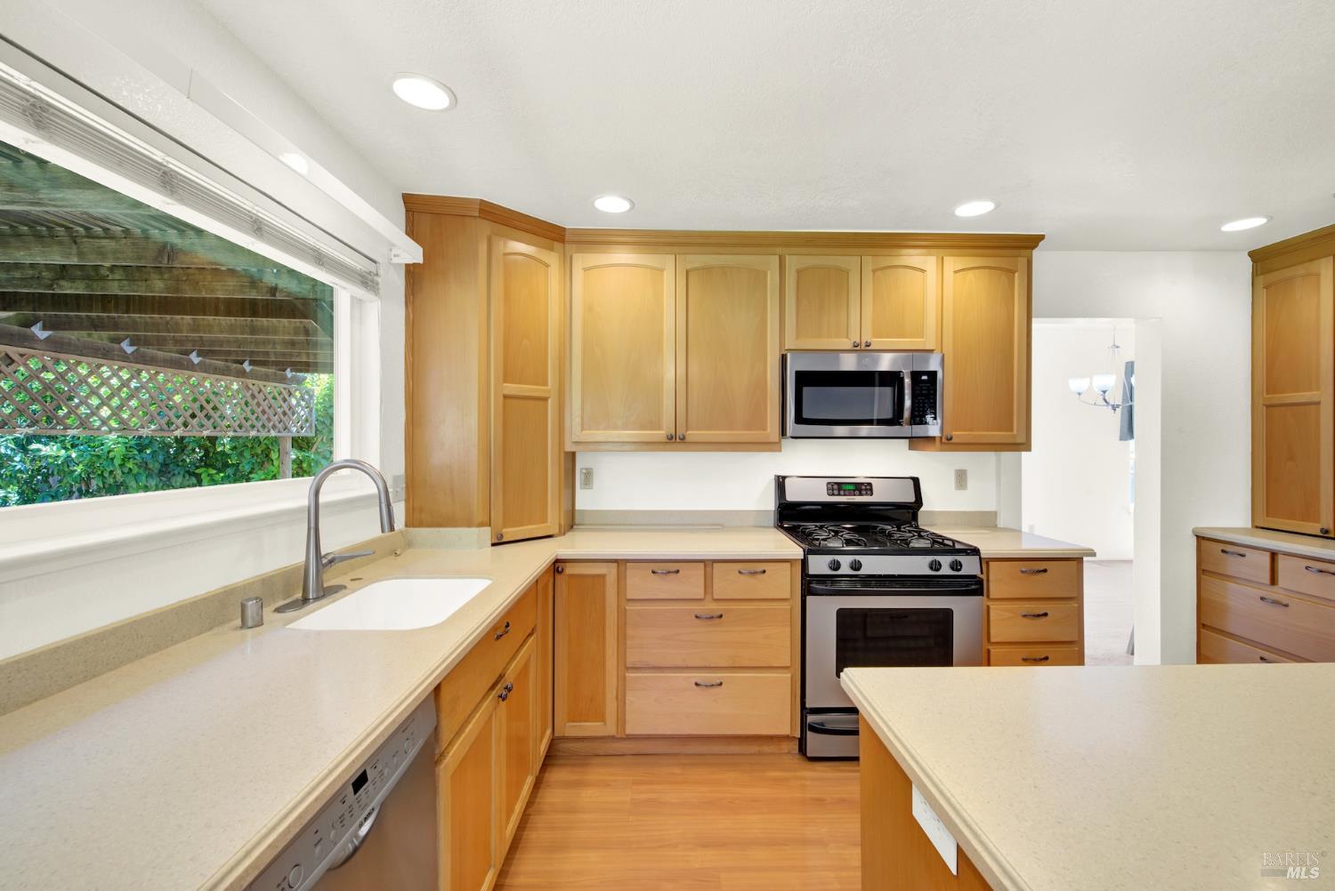 Detail Gallery Image 32 of 93 For 242 Rosita Ct, Vacaville,  CA 95687 - 4 Beds | 2/1 Baths