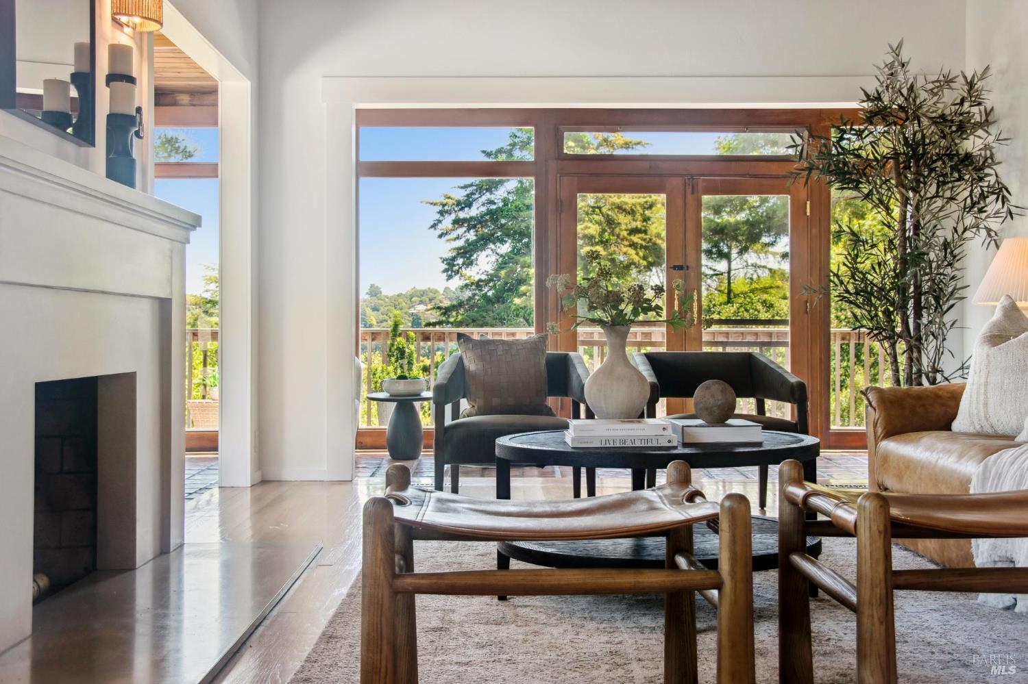 Detail Gallery Image 3 of 35 For 715 Alta Vista Rd, Mill Valley,  CA 94941 - 2 Beds | 1 Baths