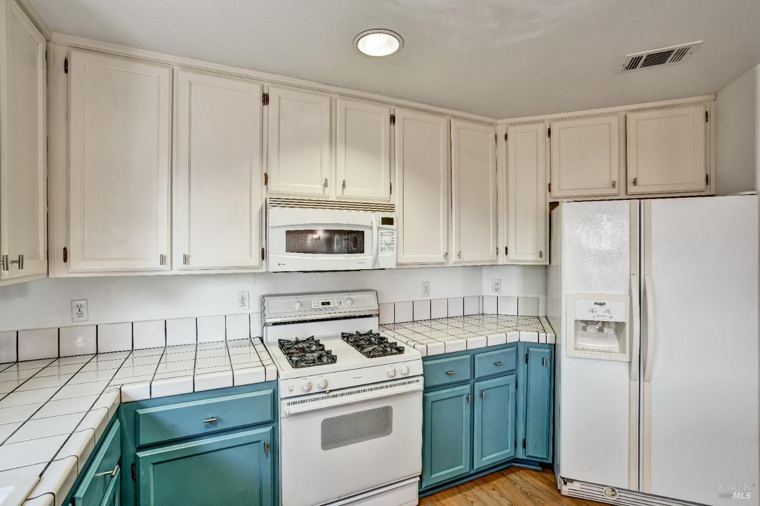 Detail Gallery Image 13 of 43 For 2139 Garnet Cir, Vallejo,  CA 94591 - 4 Beds | 2 Baths