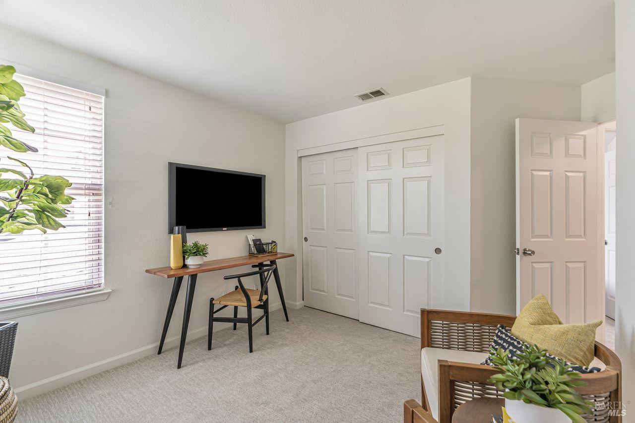 Detail Gallery Image 16 of 44 For 45 Mariners Cir, San Rafael,  CA 94903 - 3 Beds | 2 Baths