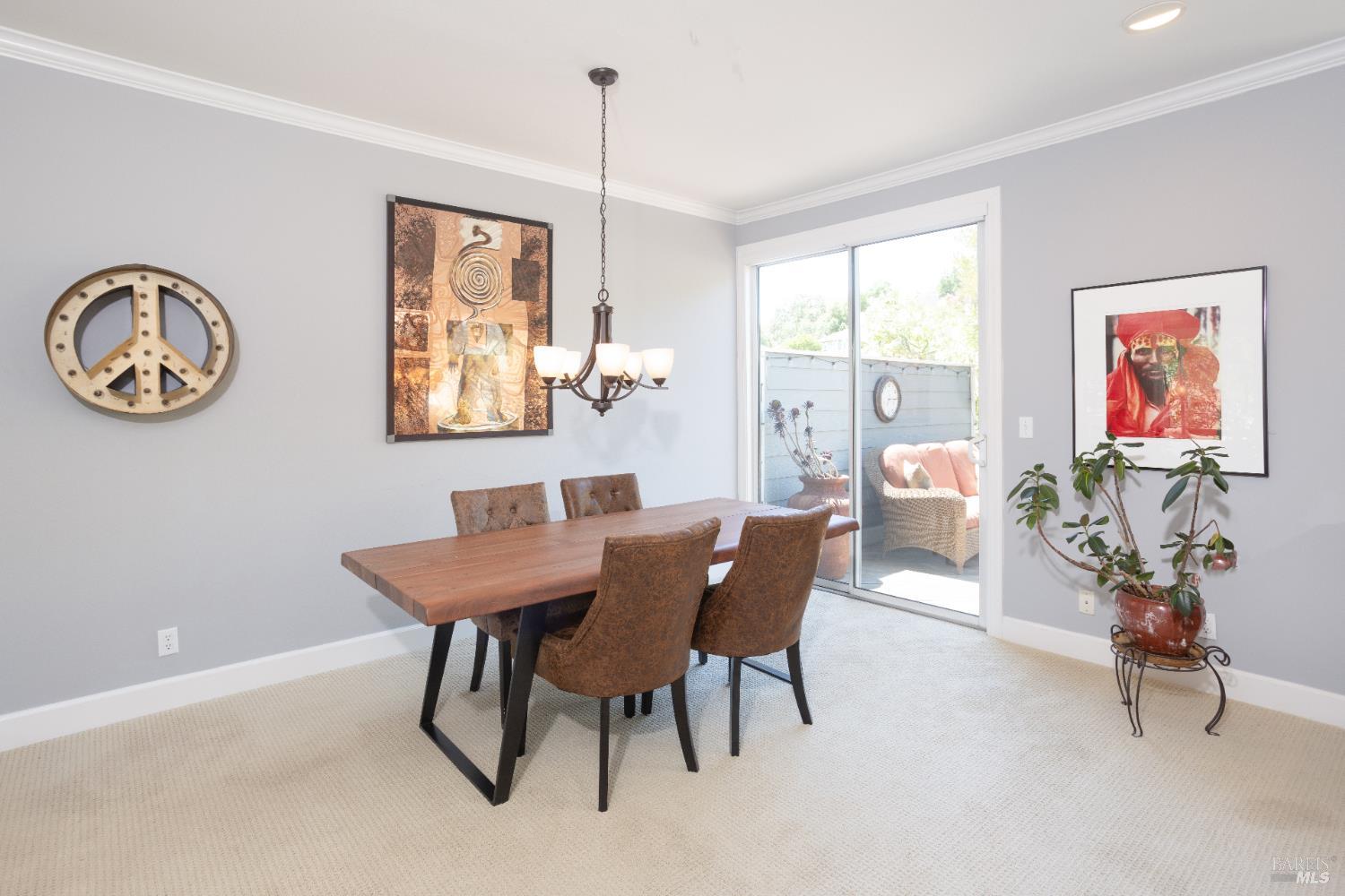 Detail Gallery Image 6 of 19 For 119 Gable Ct, San Rafael,  CA 94903 - 3 Beds | 2/1 Baths