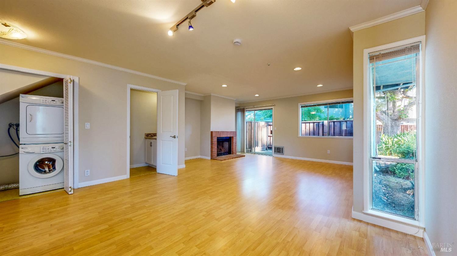 Detail Gallery Image 21 of 56 For 510 Racquet Club Cir, Rohnert Park,  CA 94928 - 3 Beds | 1/1 Baths