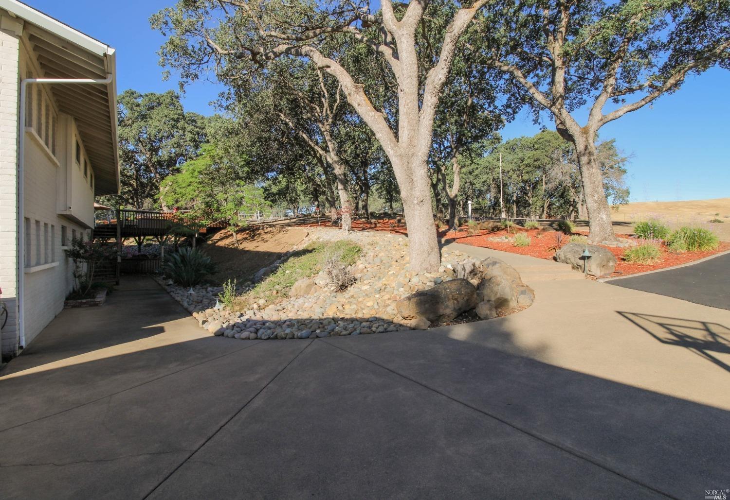 Detail Gallery Image 10 of 94 For 4150 Shelly Ln, Vacaville,  CA 95688 - 6 Beds | 4 Baths