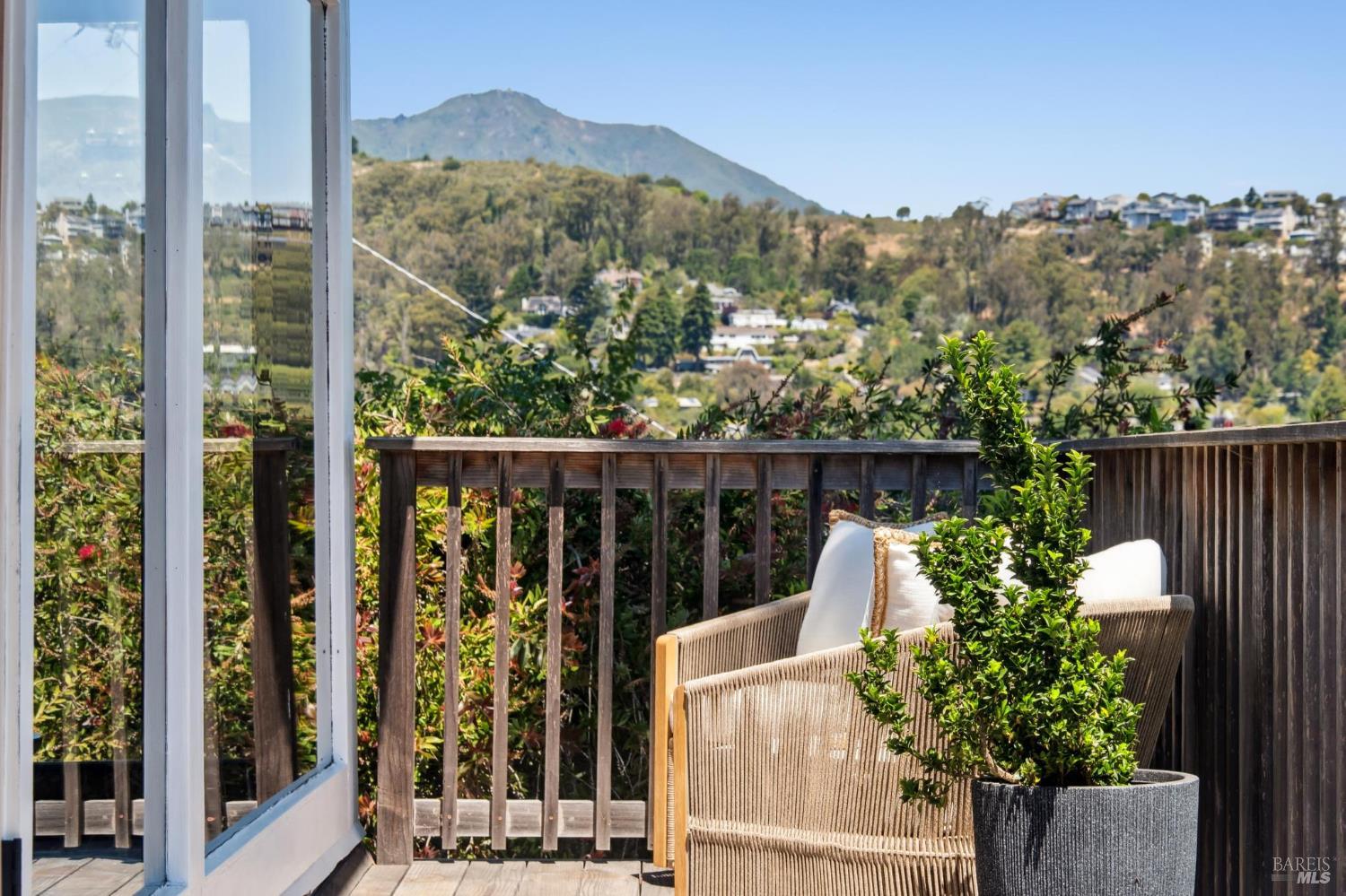 Detail Gallery Image 27 of 35 For 715 Alta Vista Rd, Mill Valley,  CA 94941 - 2 Beds | 1 Baths