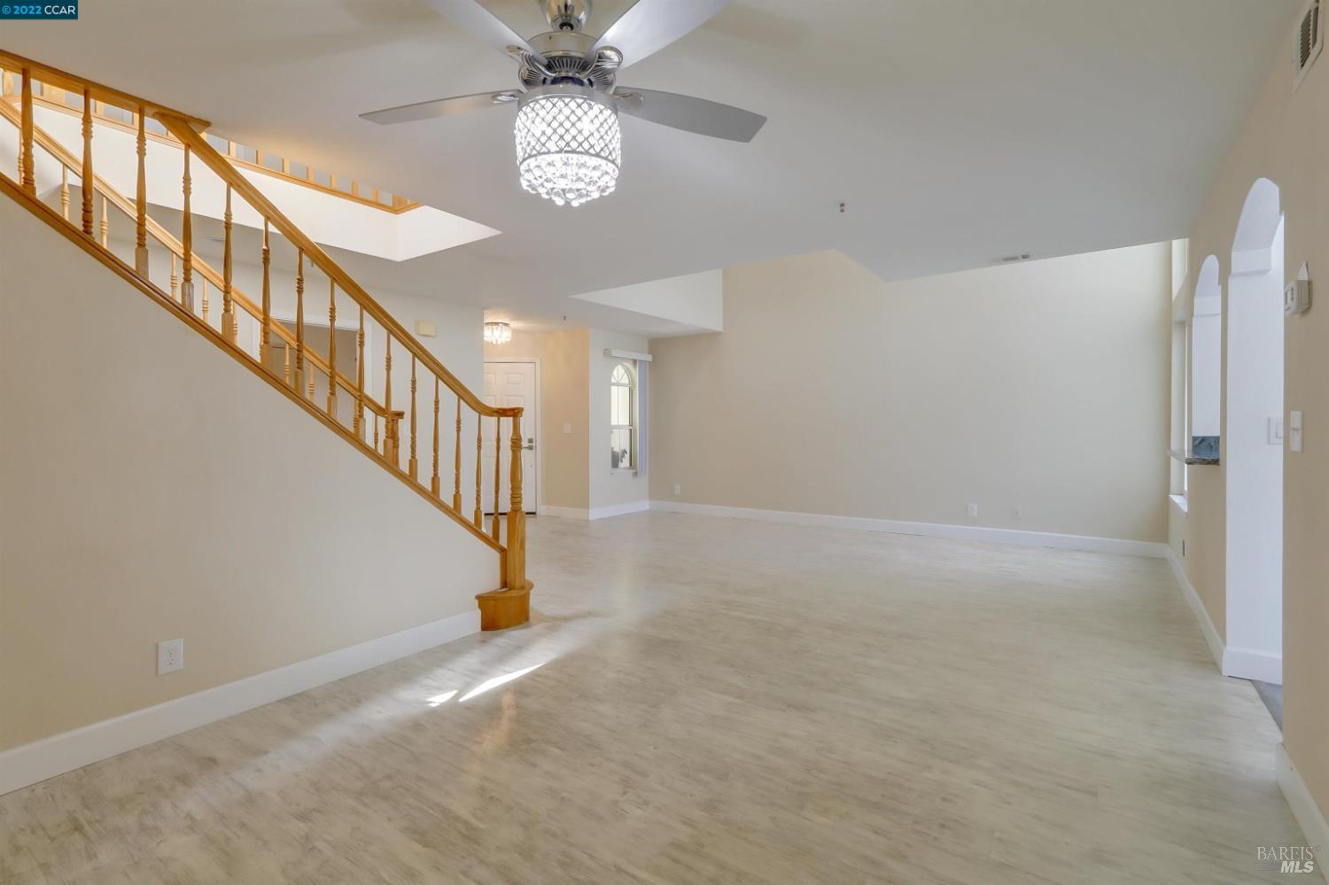 Detail Gallery Image 9 of 39 For 28 Shoal Dr, Vallejo,  CA 94591 - 3 Beds | 2/1 Baths