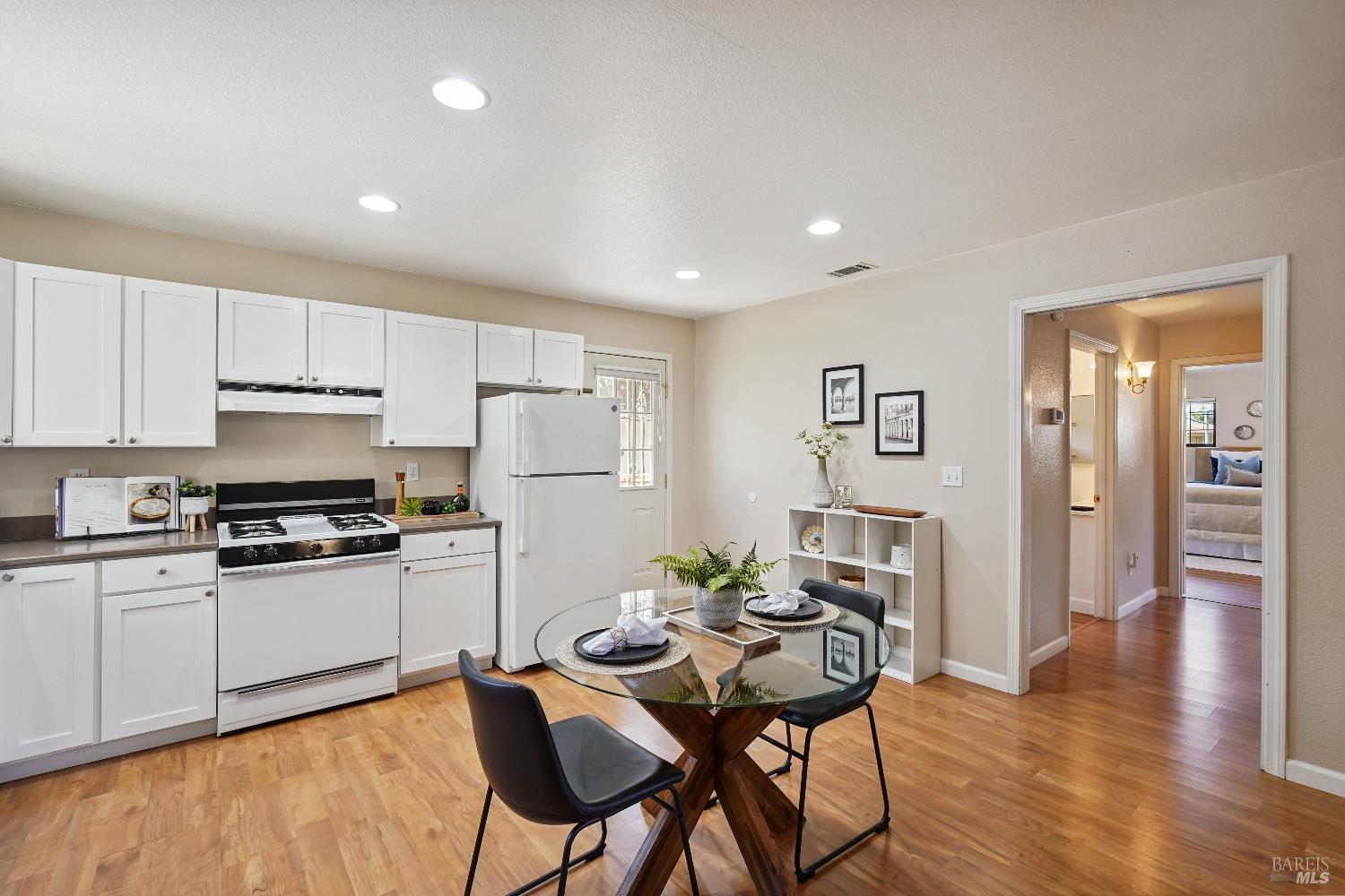 Detail Gallery Image 42 of 84 For 330 Buck Ave, Vacaville,  CA 95688 - 3 Beds | 3 Baths