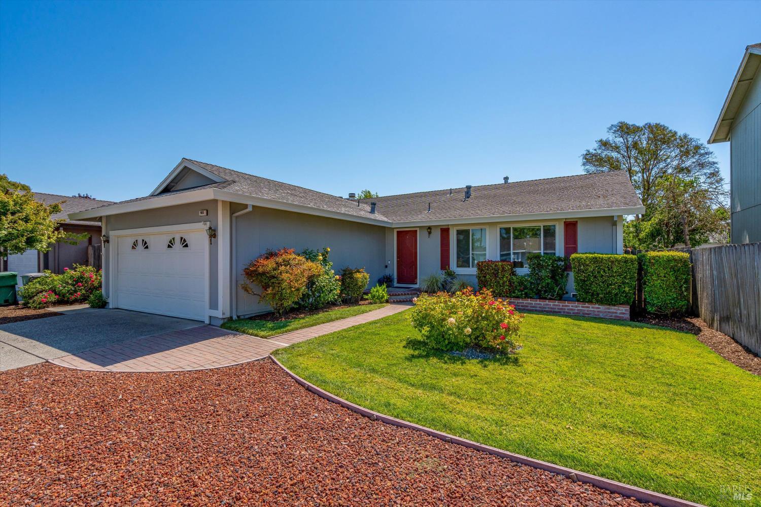Detail Gallery Image 1 of 40 For 985 Elizabeth Ave, Rohnert Park,  CA 94928 - 3 Beds | 2 Baths