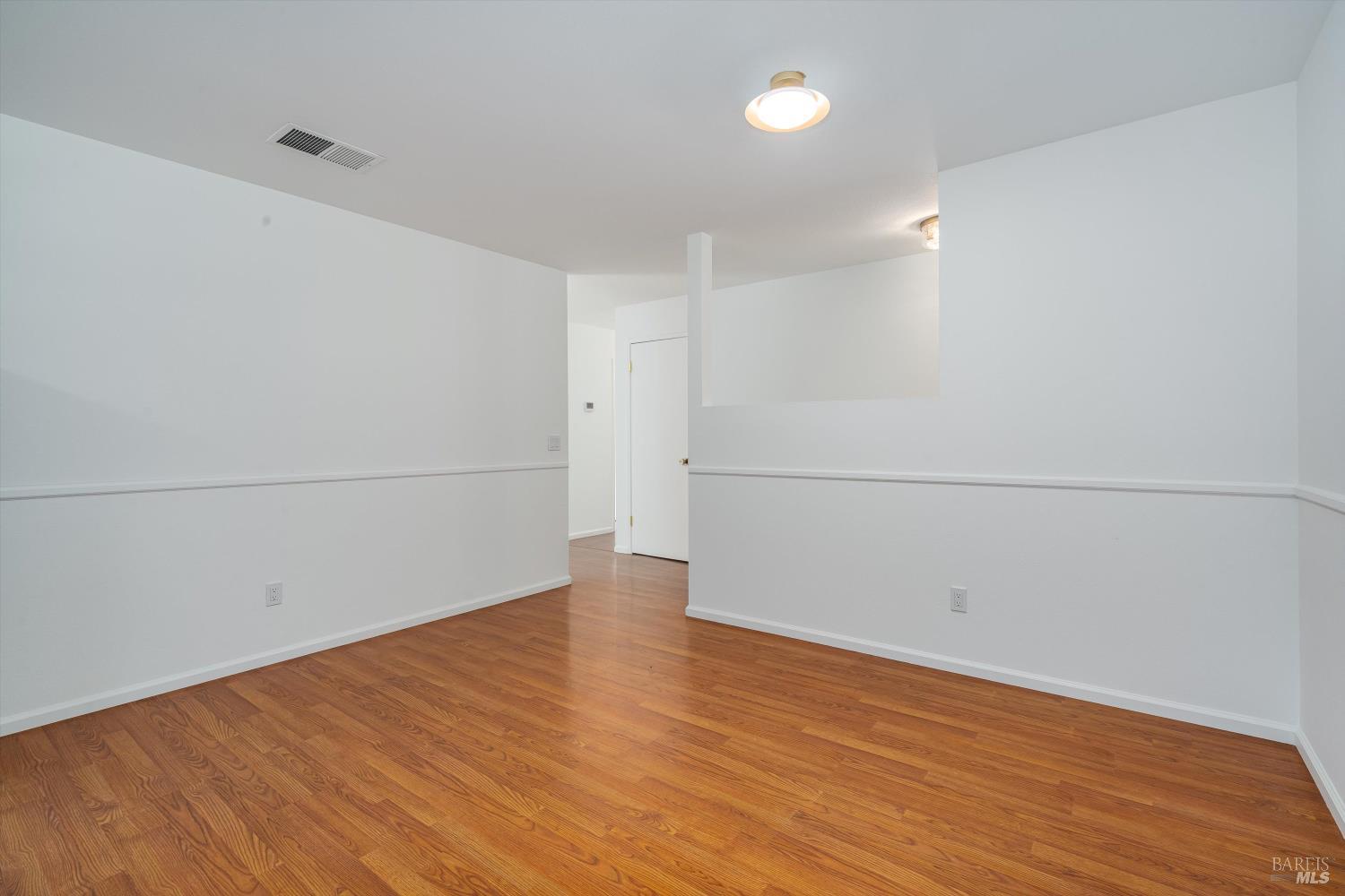 Detail Gallery Image 8 of 40 For 985 Elizabeth Ave, Rohnert Park,  CA 94928 - 3 Beds | 2 Baths