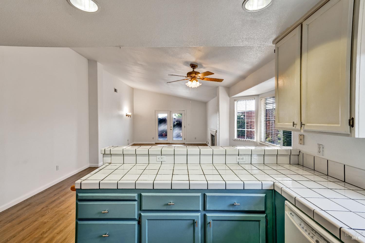 Detail Gallery Image 14 of 43 For 2139 Garnet Cir, Vallejo,  CA 94591 - 4 Beds | 2 Baths