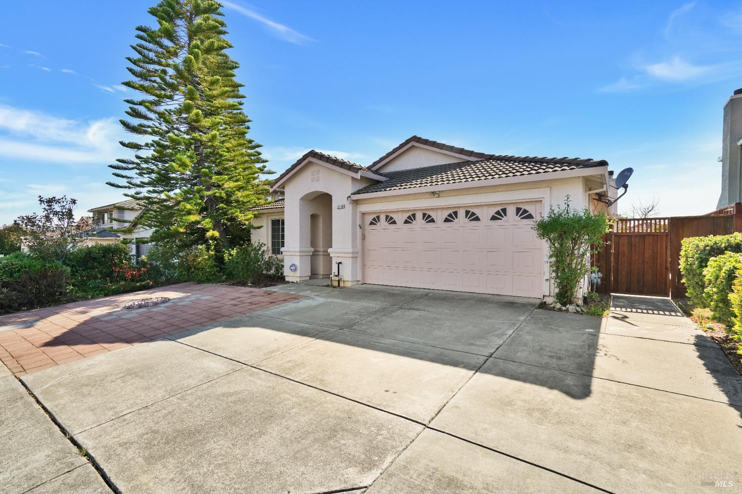 Detail Gallery Image 2 of 43 For 2139 Garnet Cir, Vallejo,  CA 94591 - 4 Beds | 2 Baths