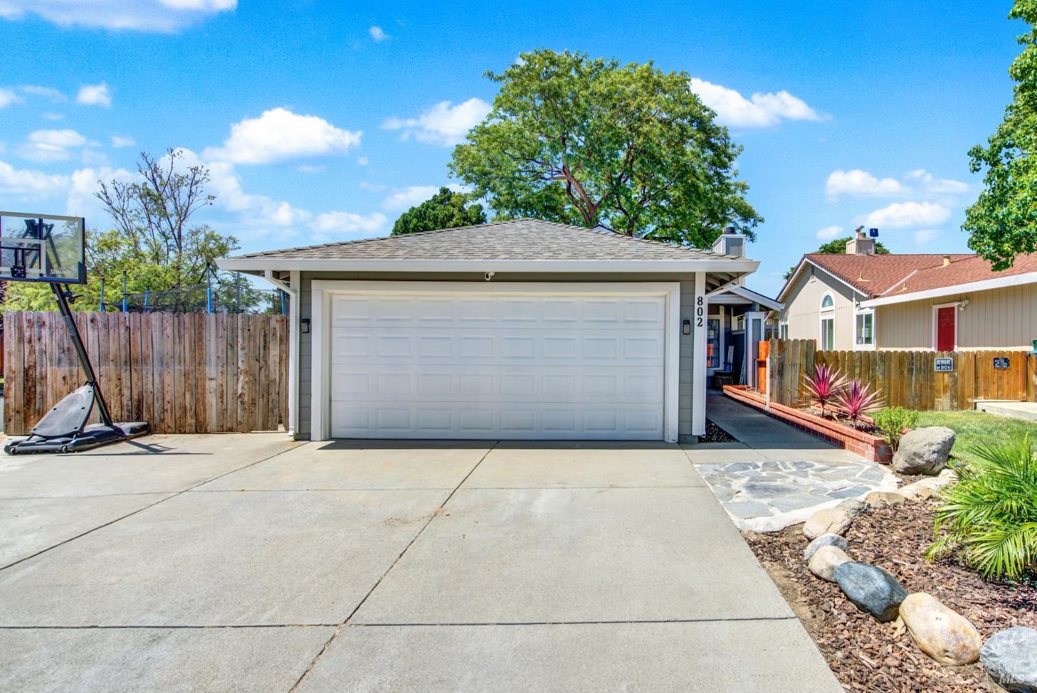 Detail Gallery Image 9 of 65 For 802 Morissette Way, Vacaville,  CA 95687 - 3 Beds | 2 Baths