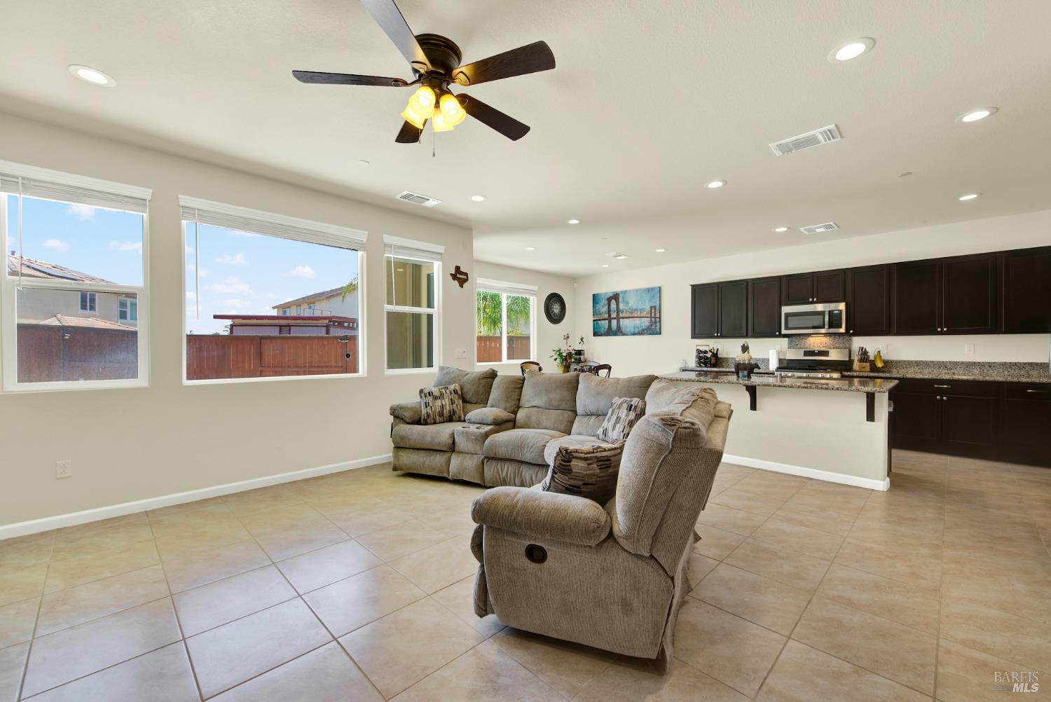 Detail Gallery Image 18 of 55 For 1511 Snowdrop Ct, Fairfield,  CA 94533 - 4 Beds | 2/1 Baths