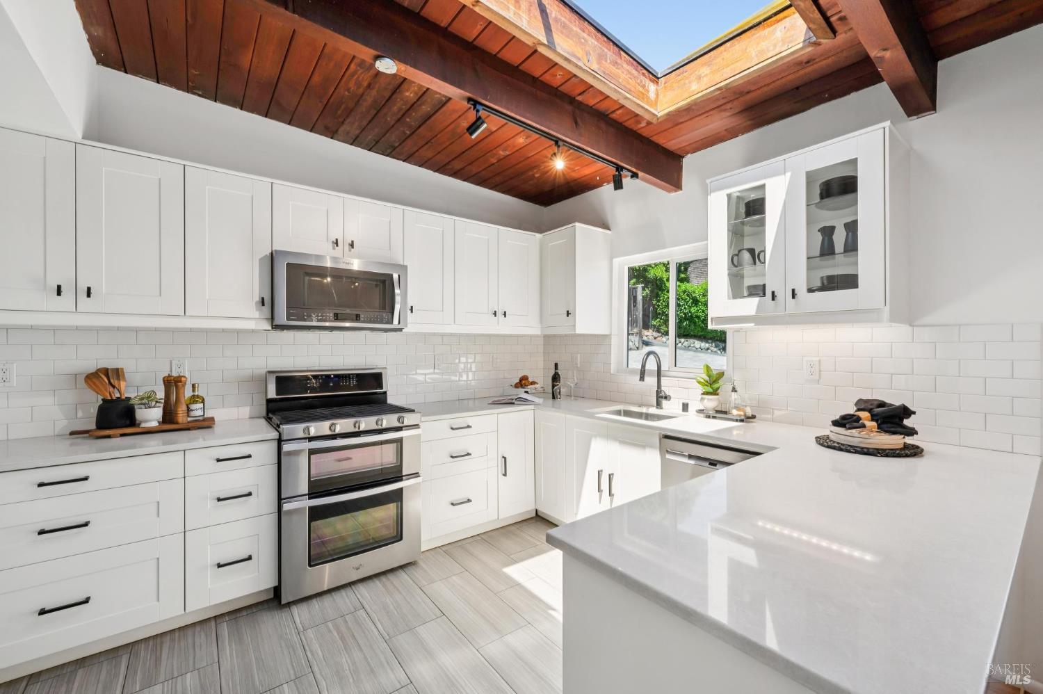 Detail Gallery Image 16 of 35 For 715 Alta Vista Rd, Mill Valley,  CA 94941 - 2 Beds | 1 Baths