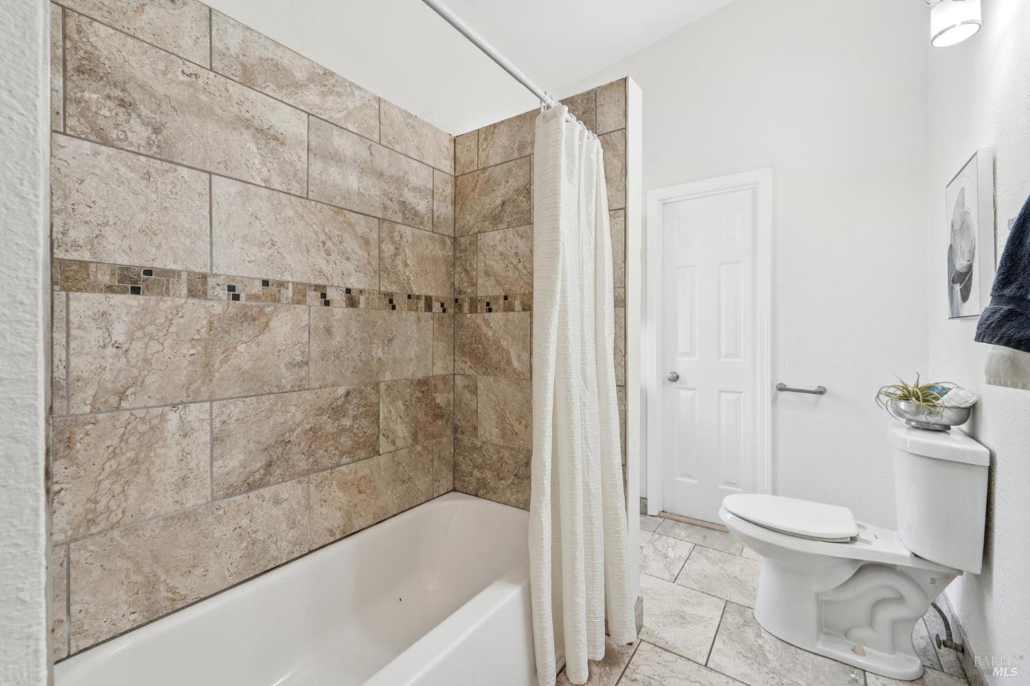 Detail Gallery Image 21 of 31 For 126 Los Altos Pl, American Canyon,  CA 94503 - 4 Beds | 3 Baths