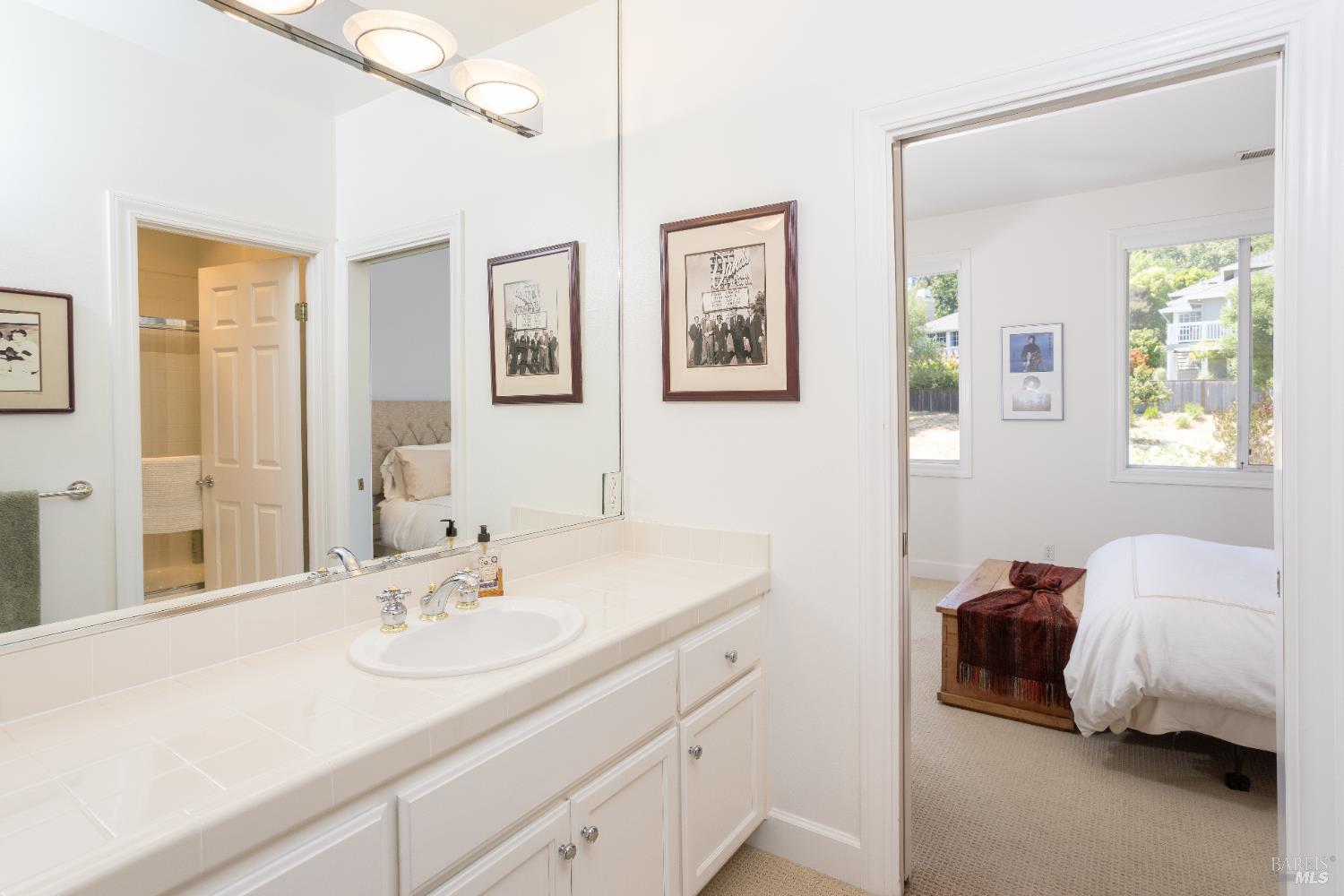 Detail Gallery Image 13 of 19 For 119 Gable Ct, San Rafael,  CA 94903 - 3 Beds | 2/1 Baths