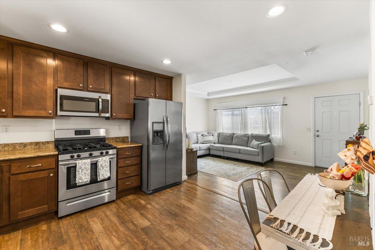 Detail Gallery Image 3 of 10 For 89 Oriole Way, Santa Rosa,  CA 95409 - 3 Beds | 2 Baths