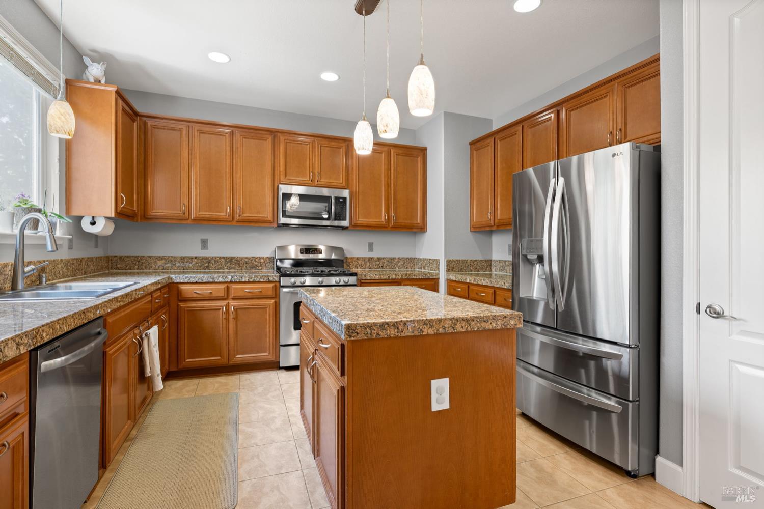 Detail Gallery Image 10 of 27 For 426 Tilden Cir, Vacaville,  CA 95688 - 4 Beds | 2/1 Baths