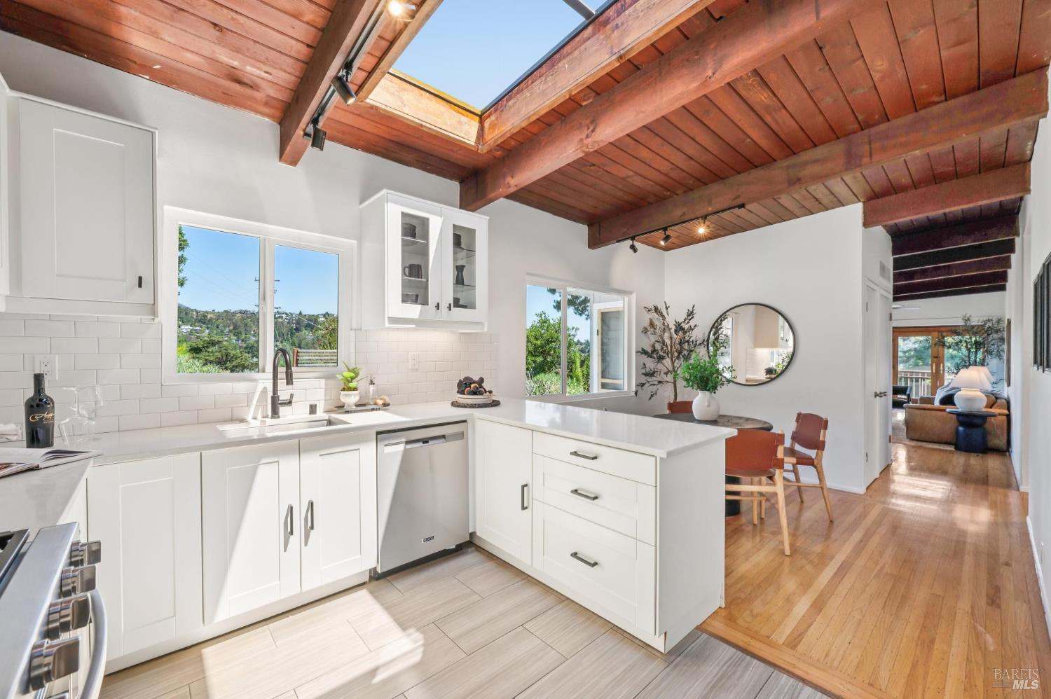 Detail Gallery Image 14 of 35 For 715 Alta Vista Rd, Mill Valley,  CA 94941 - 2 Beds | 1 Baths