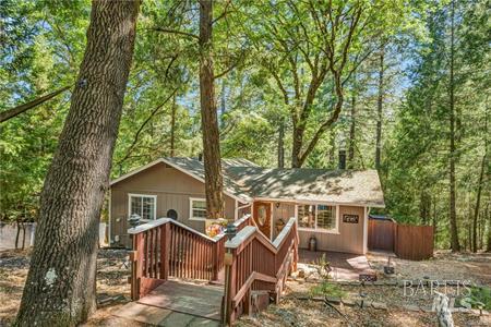 Detail Gallery Image 2 of 26 For 16635 Mountain View Dr, Cobb,  CA 95426 - 3 Beds | 1 Baths