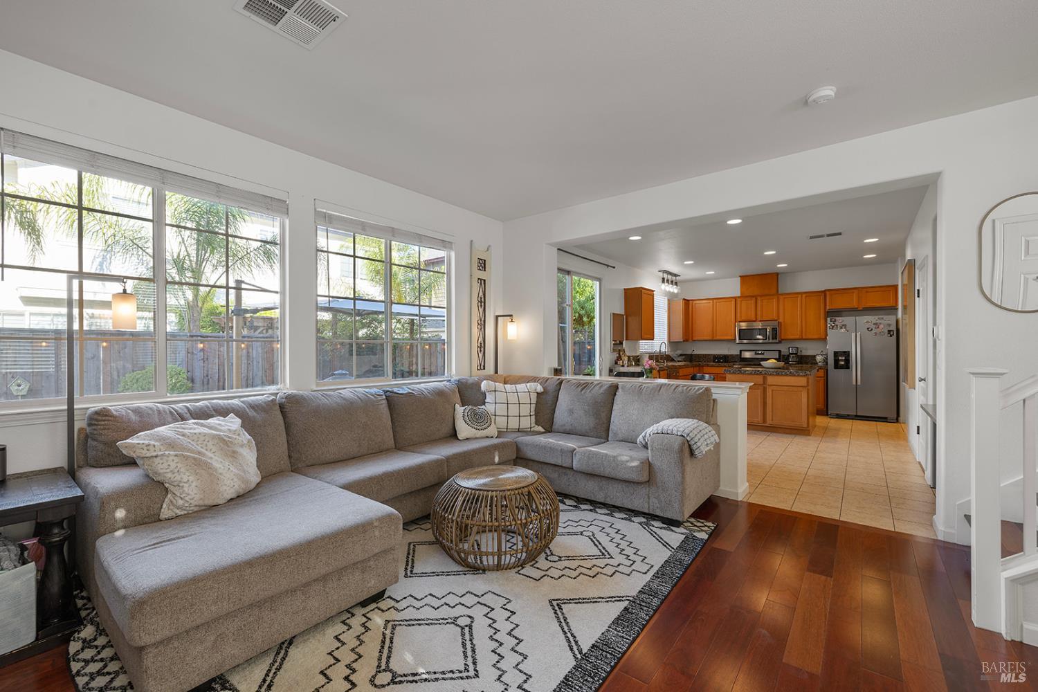 Detail Gallery Image 4 of 74 For 2350 Andre Ln, Santa Rosa,  CA 95403 - 4 Beds | 2/1 Baths