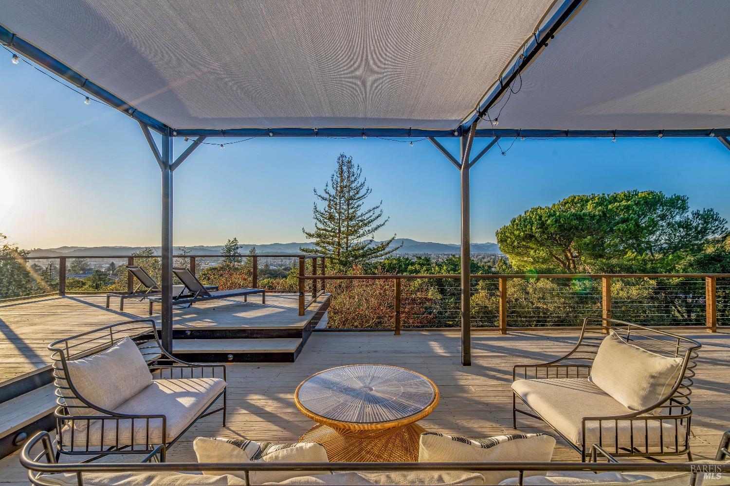 Detail Gallery Image 2 of 35 For 7 Lutge Ct, Napa,  CA 94559 - 4 Beds | 3/1 Baths