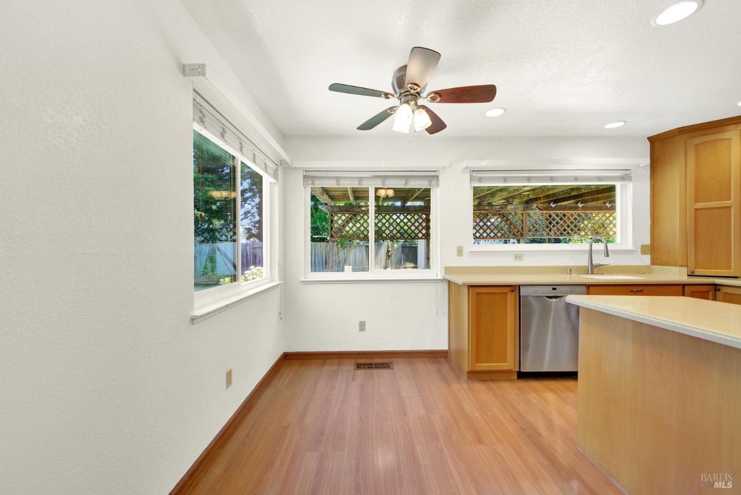 Detail Gallery Image 28 of 93 For 242 Rosita Ct, Vacaville,  CA 95687 - 4 Beds | 2/1 Baths