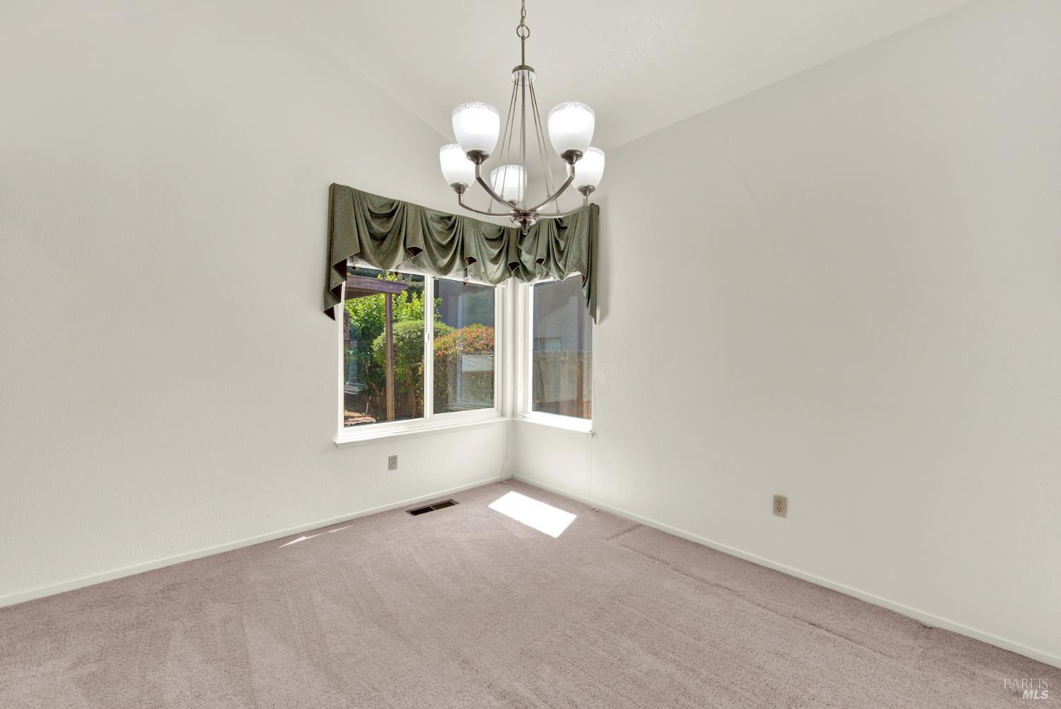 Detail Gallery Image 26 of 93 For 242 Rosita Ct, Vacaville,  CA 95687 - 4 Beds | 2/1 Baths