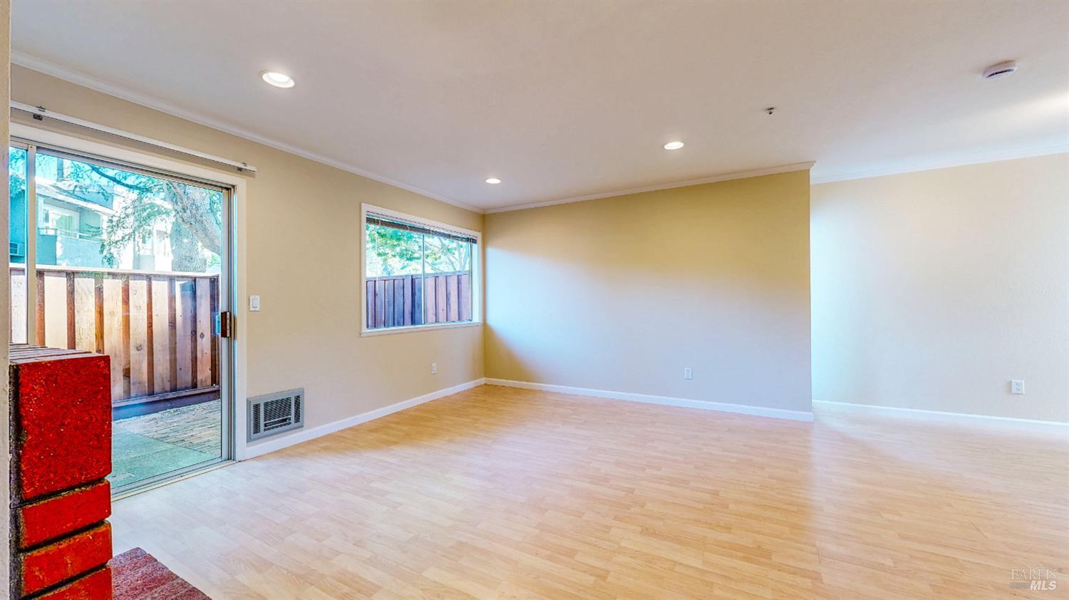 Detail Gallery Image 22 of 56 For 510 Racquet Club Cir, Rohnert Park,  CA 94928 - 3 Beds | 1/1 Baths