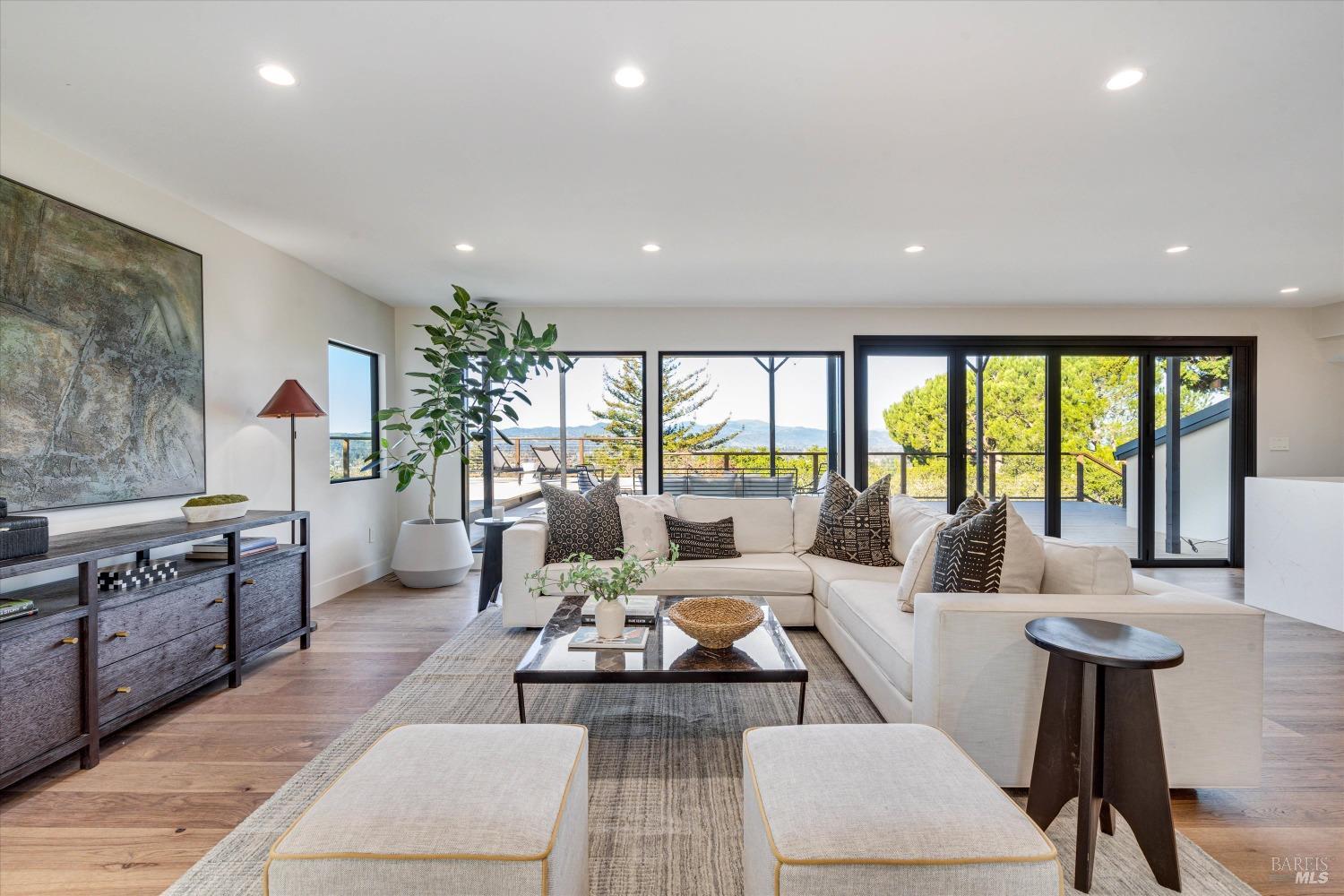 Detail Gallery Image 6 of 35 For 7 Lutge Ct, Napa,  CA 94559 - 4 Beds | 3/1 Baths