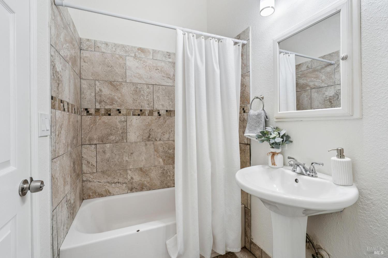 Detail Gallery Image 27 of 31 For 126 Los Altos Pl, American Canyon,  CA 94503 - 4 Beds | 3 Baths