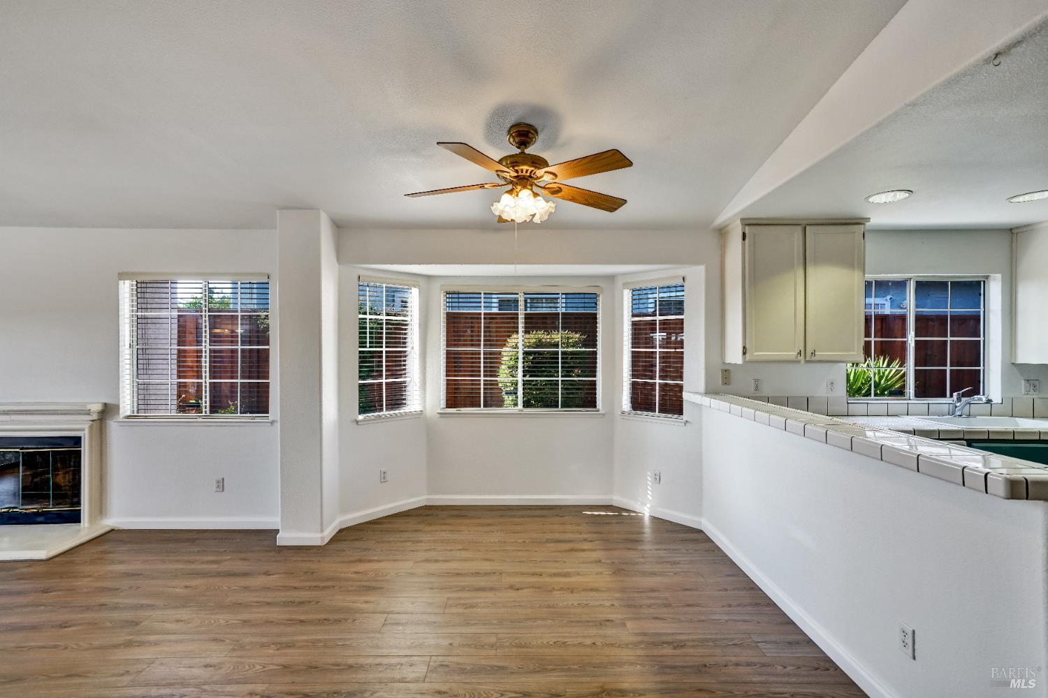 Detail Gallery Image 16 of 43 For 2139 Garnet Cir, Vallejo,  CA 94591 - 4 Beds | 2 Baths