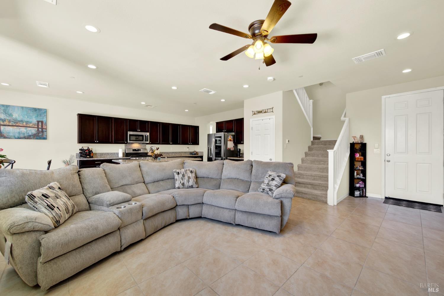 Detail Gallery Image 16 of 55 For 1511 Snowdrop Ct, Fairfield,  CA 94533 - 4 Beds | 2/1 Baths