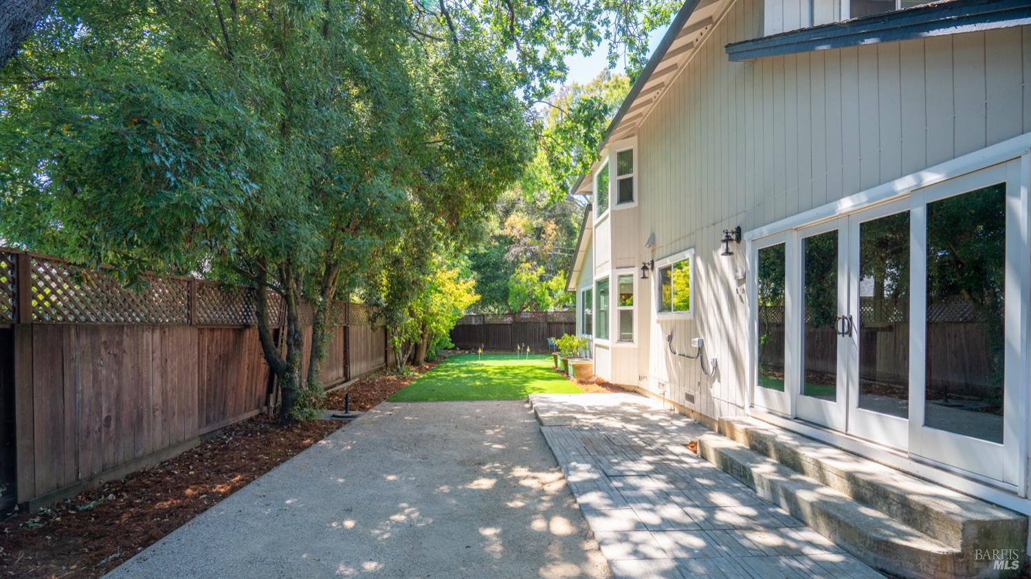 Detail Gallery Image 4 of 43 For 2318 S Hampton Cir, Santa Rosa,  CA 95401 - 4 Beds | 3 Baths