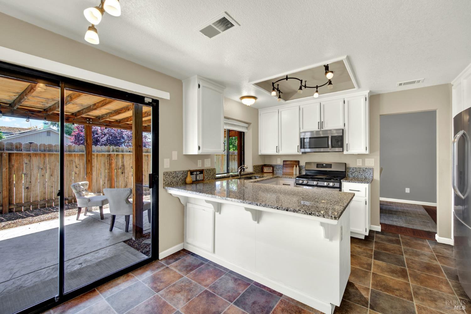 Detail Gallery Image 27 of 65 For 802 Morissette Way, Vacaville,  CA 95687 - 3 Beds | 2 Baths