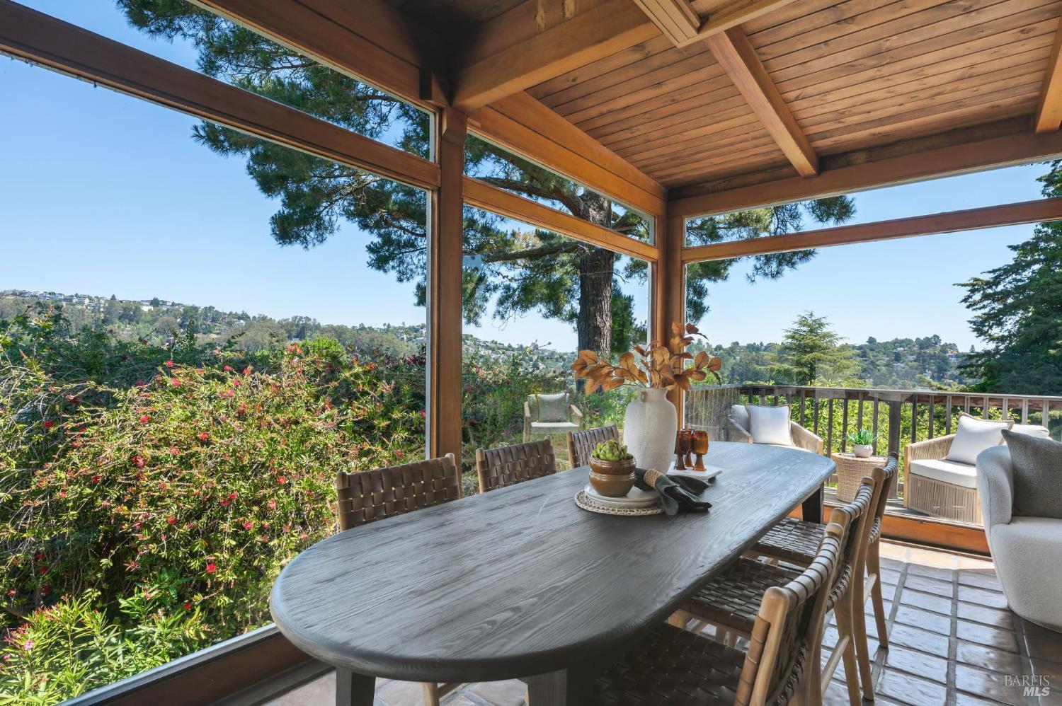 Detail Gallery Image 8 of 35 For 715 Alta Vista Rd, Mill Valley,  CA 94941 - 2 Beds | 1 Baths