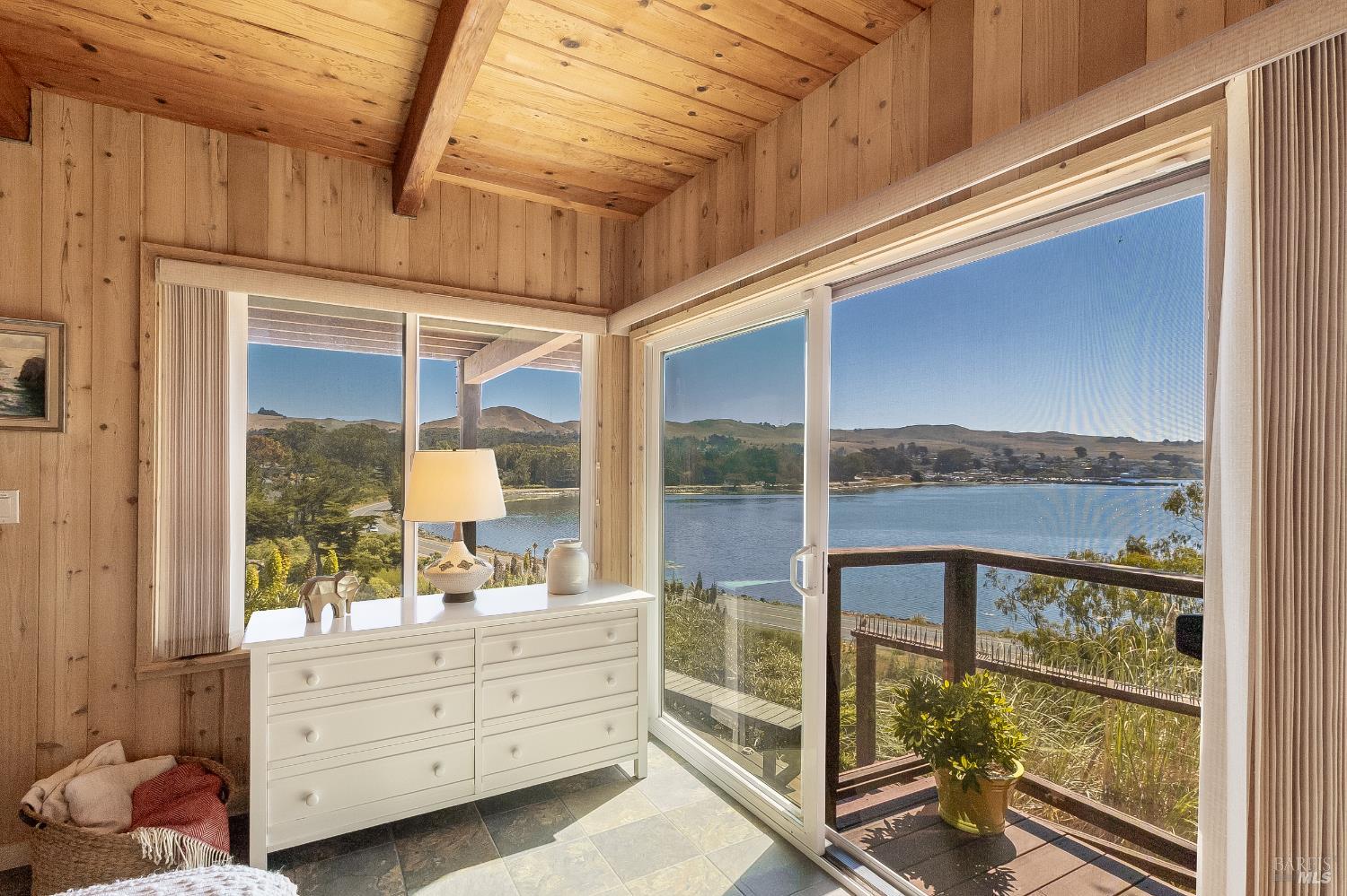 Detail Gallery Image 3 of 28 For 2020 Sandpiper Ct, Bodega Bay,  CA 94923 - 2 Beds | 1 Baths