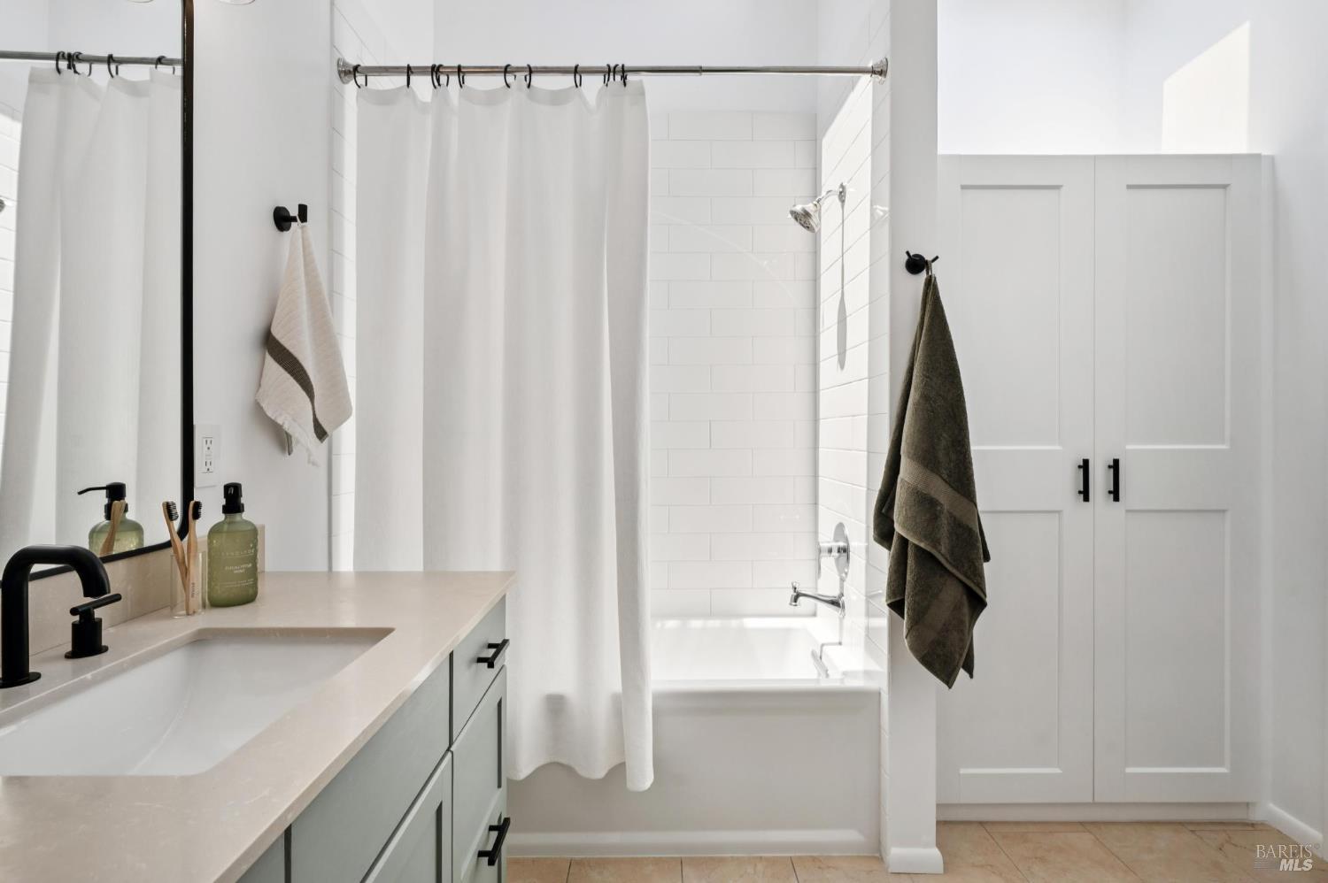 Detail Gallery Image 21 of 35 For 715 Alta Vista Rd, Mill Valley,  CA 94941 - 2 Beds | 1 Baths